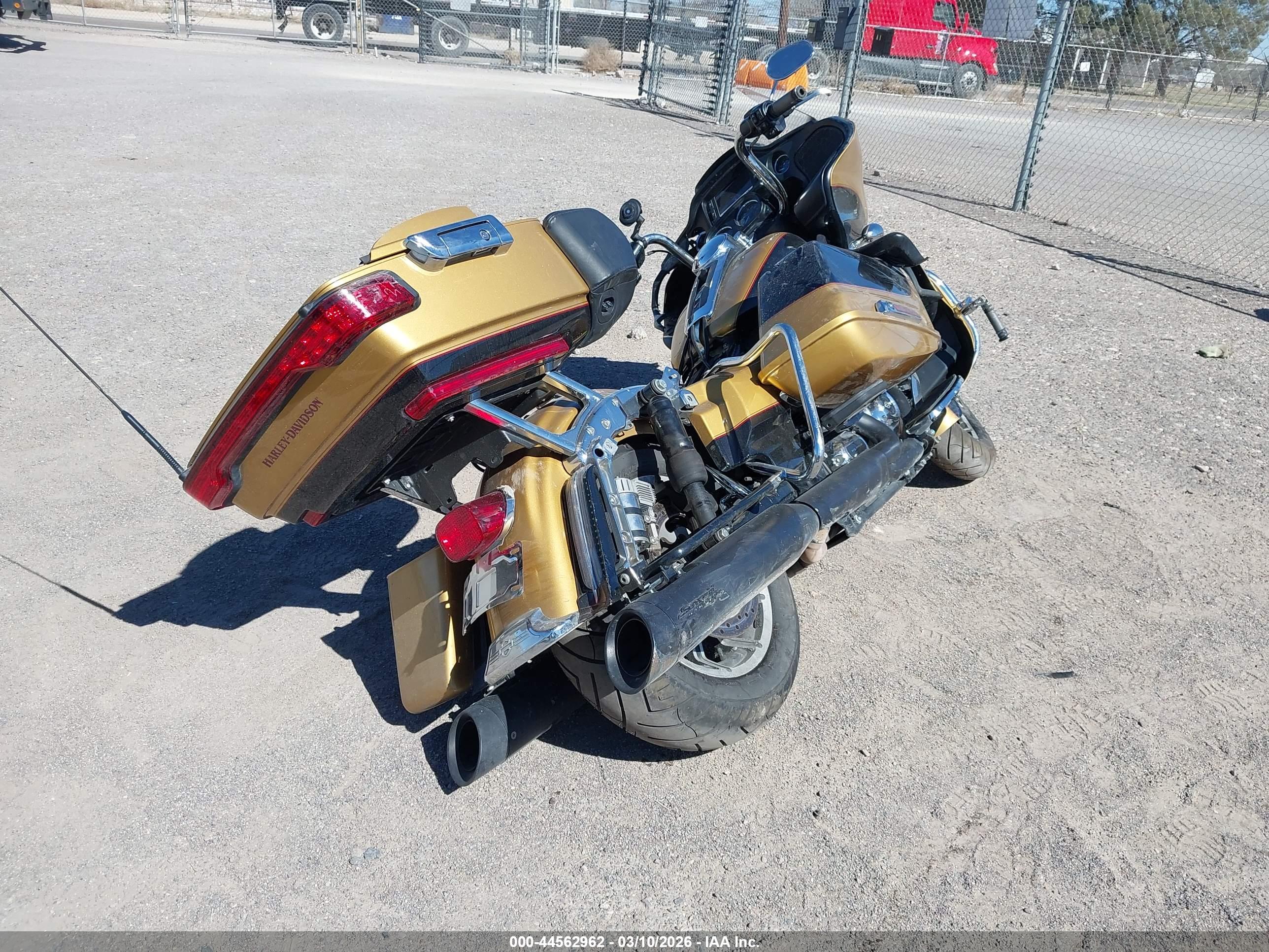 HARLEY-DAVIDSON FLTRU image 4