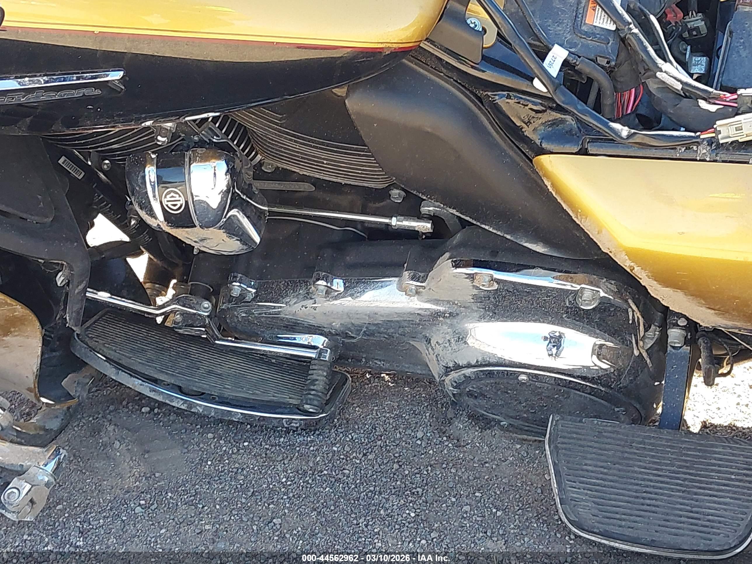HARLEY-DAVIDSON FLTRU image 9