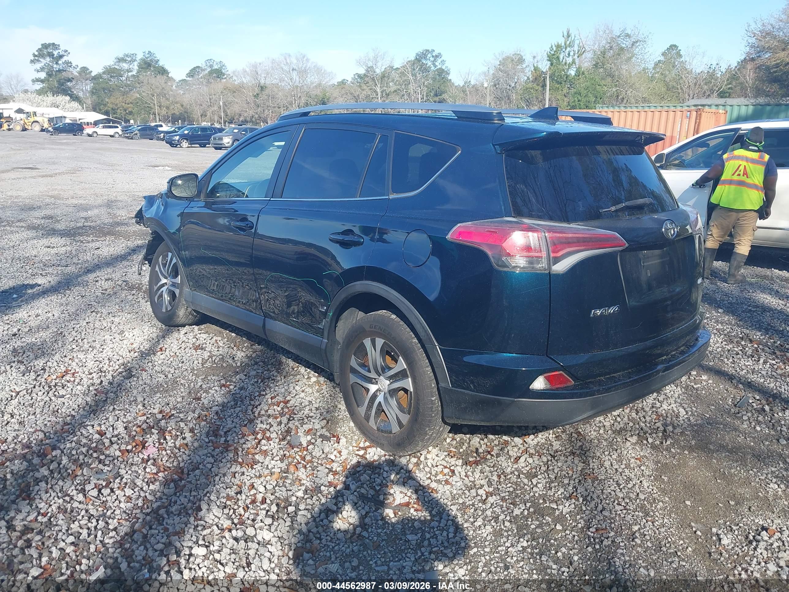 TOYOTA RAV4 image 3