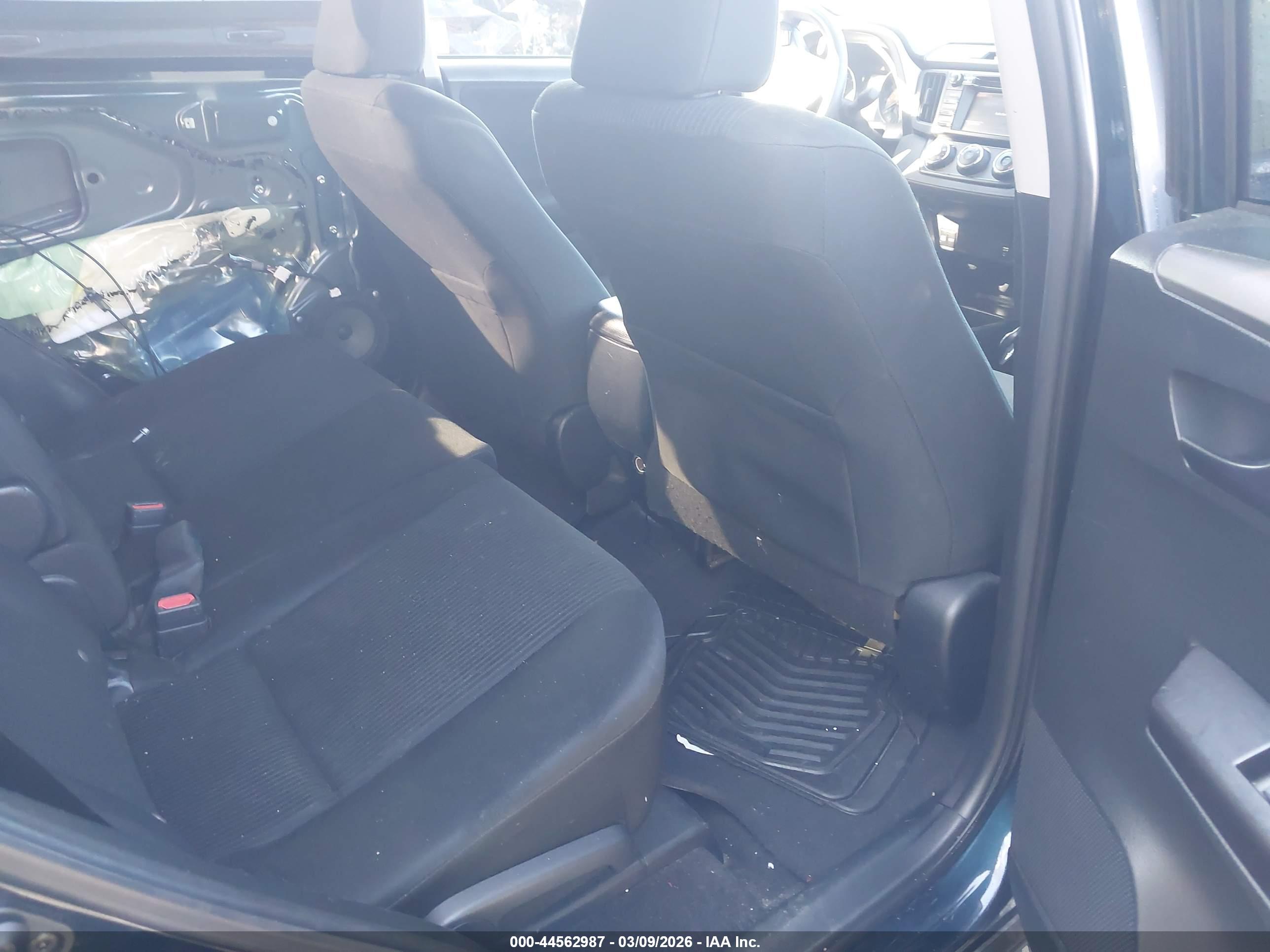 TOYOTA RAV4 image 8