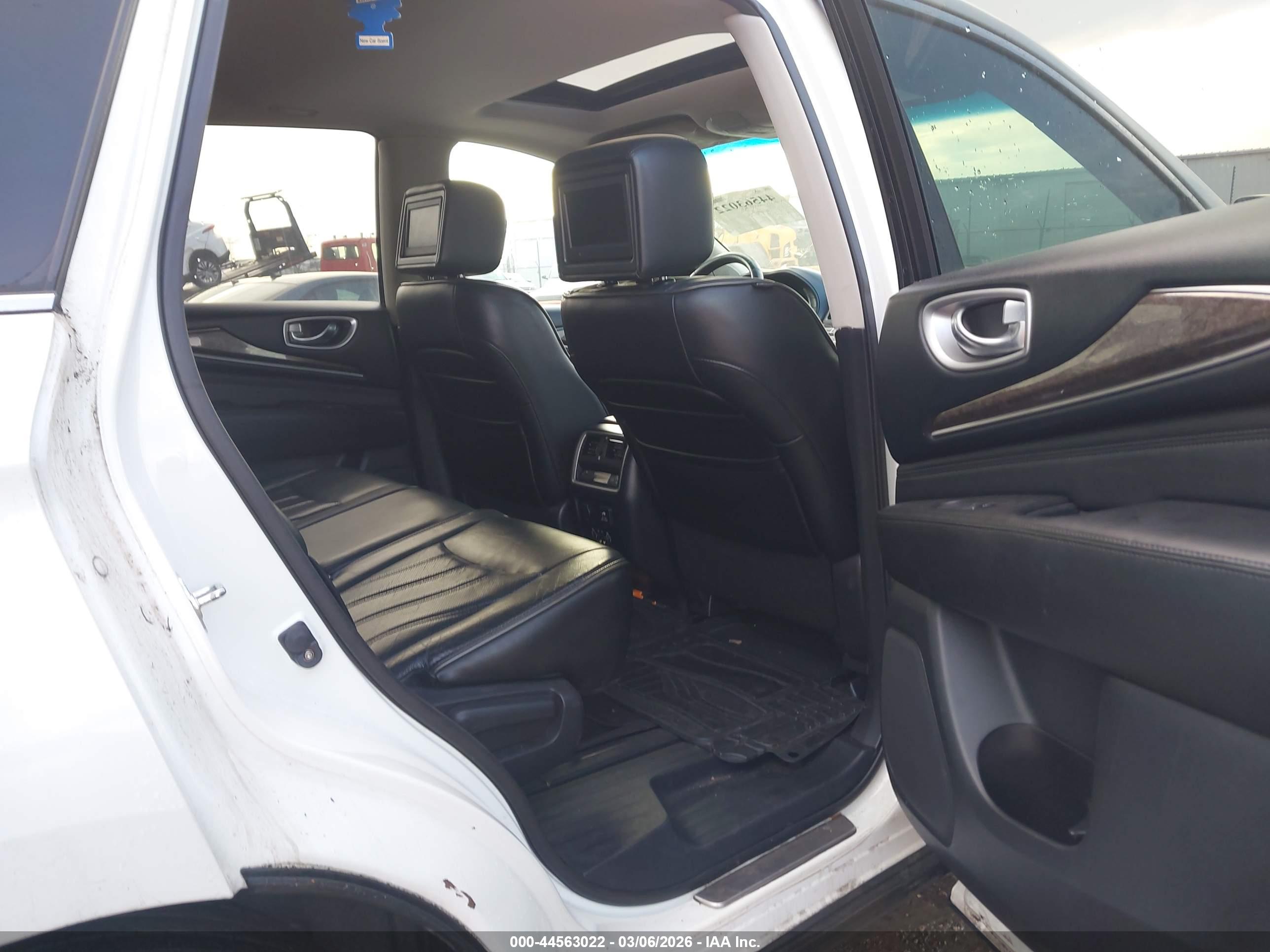INFINITI JX35 image 8