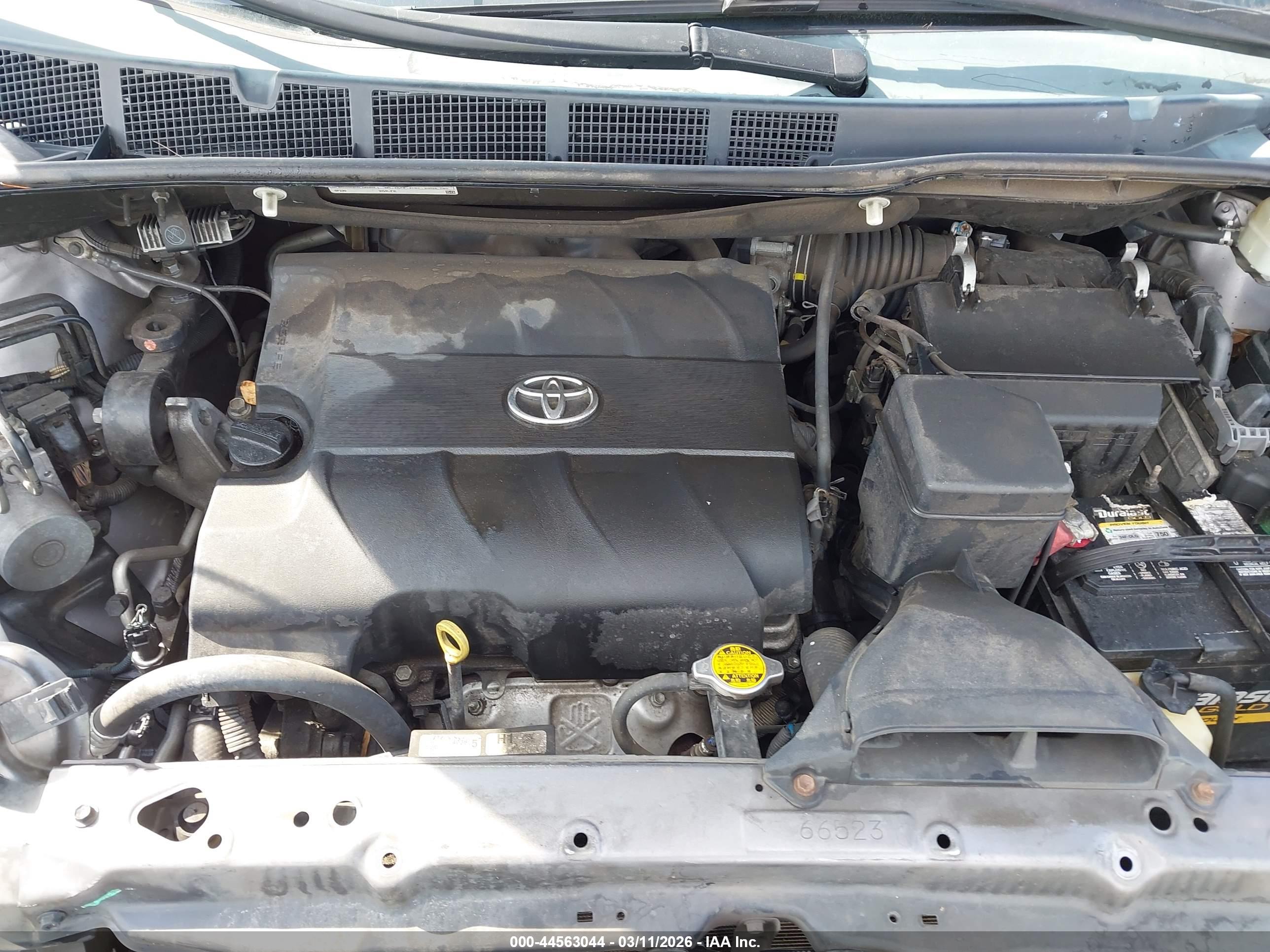 TOYOTA SIENNA image 10