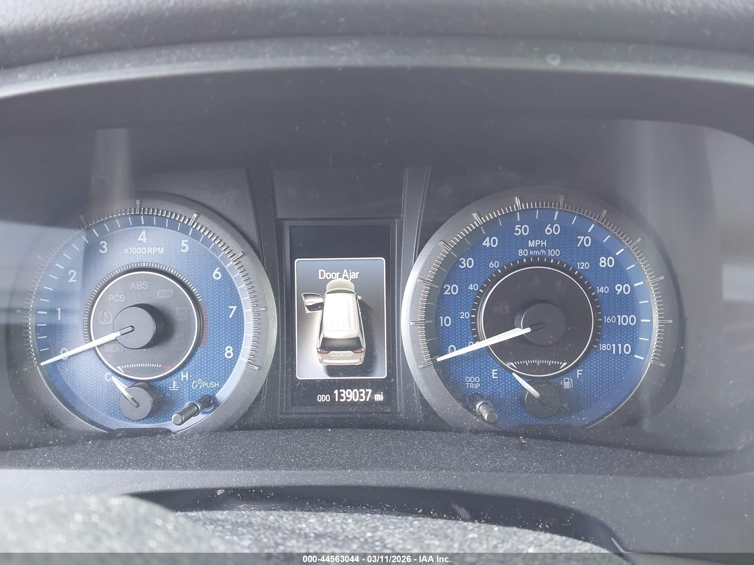TOYOTA SIENNA image 7