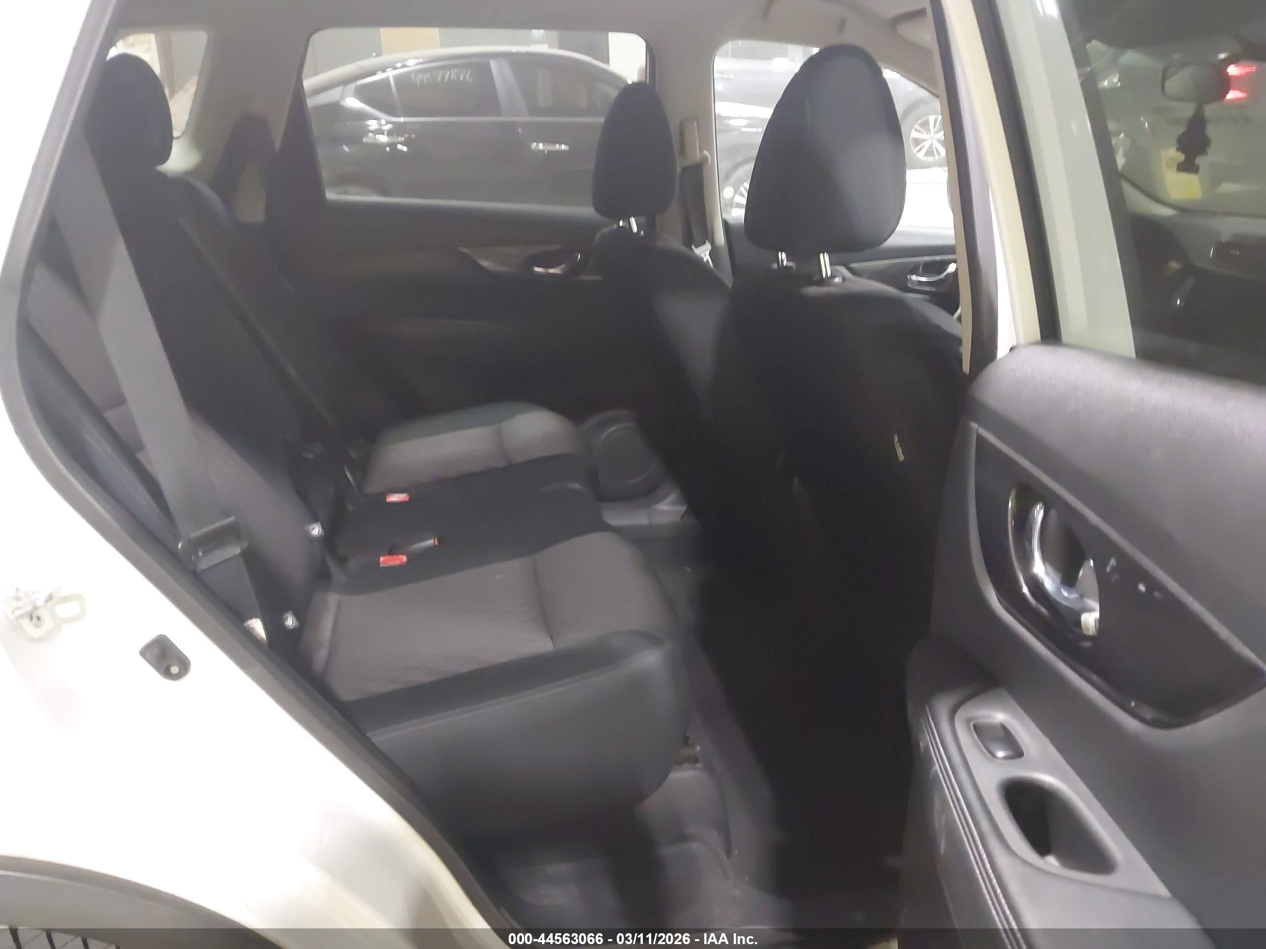 NISSAN ROGUE image 8