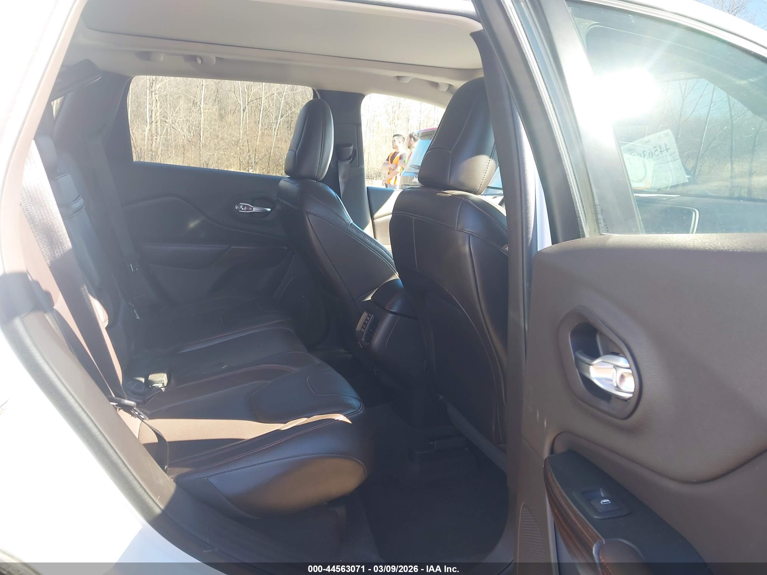 JEEP CHEROKEE image 8