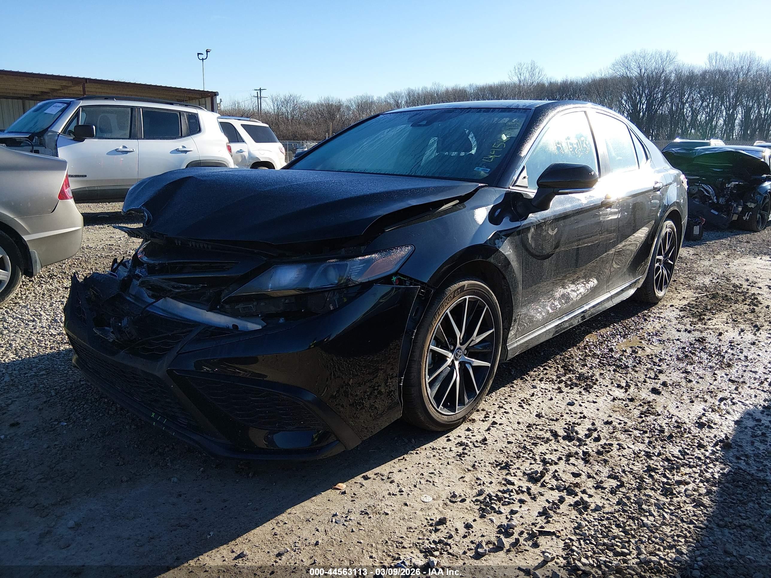 TOYOTA CAMRY image 2