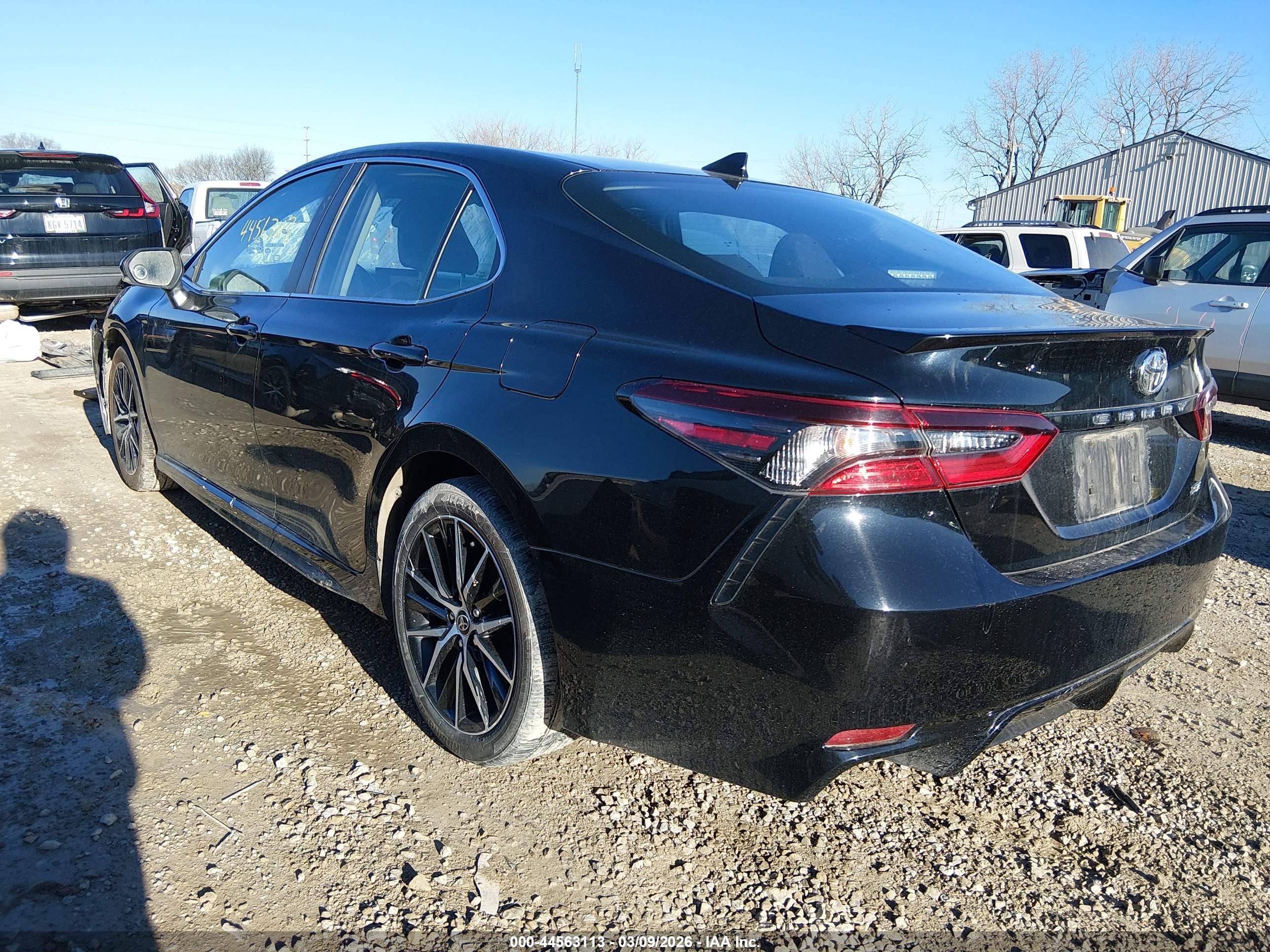 TOYOTA CAMRY image 3