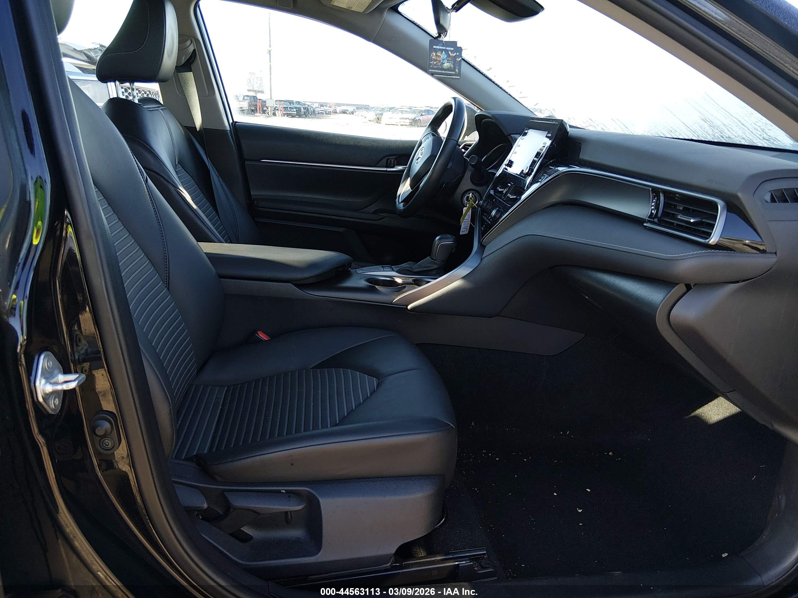 TOYOTA CAMRY image 5