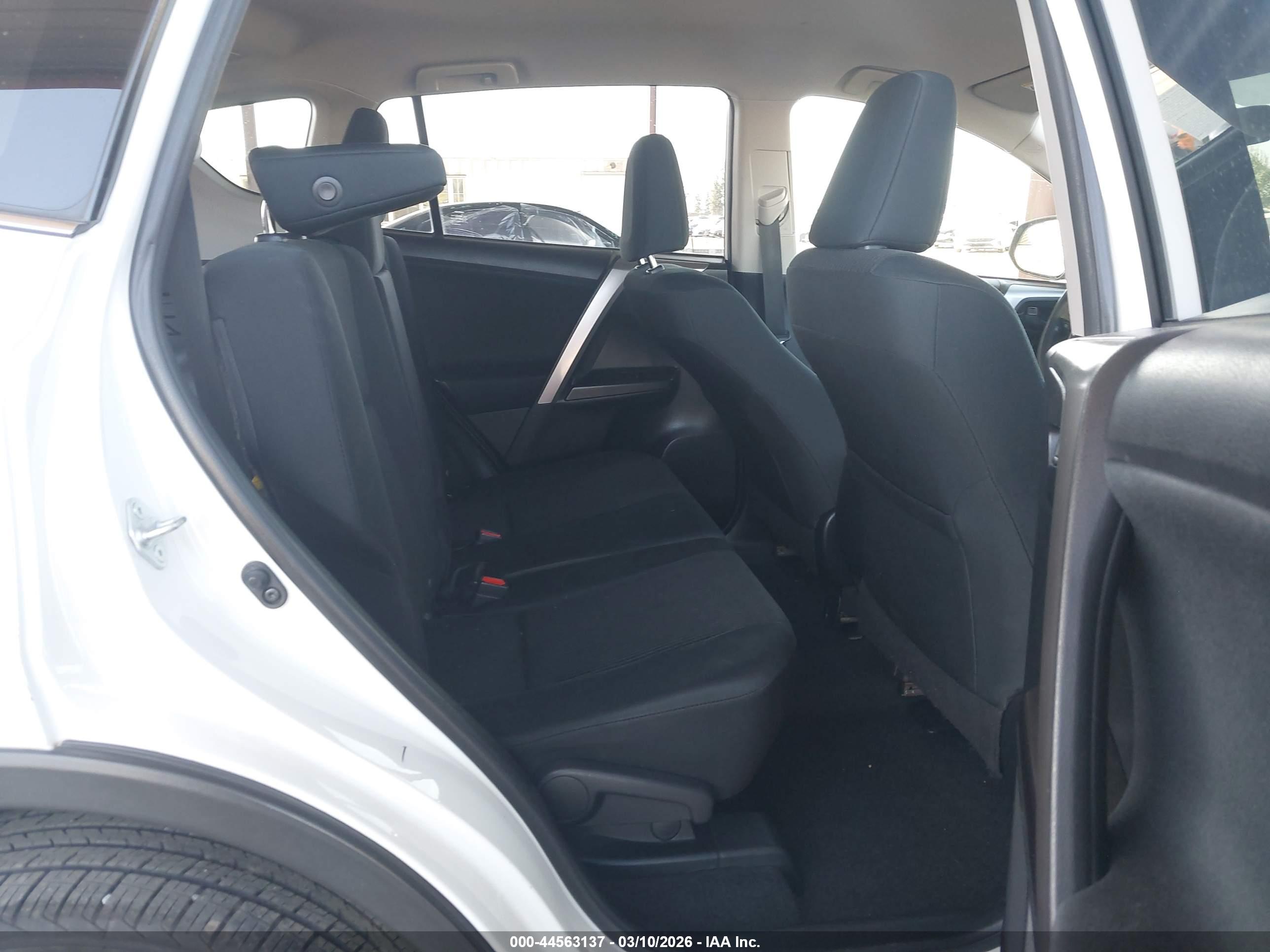 TOYOTA RAV4 image 8