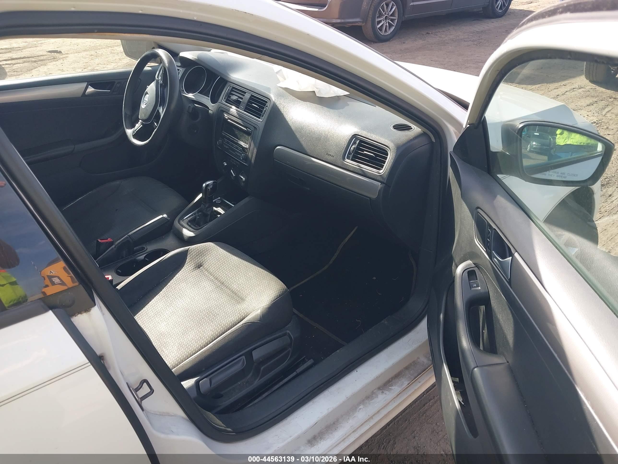 VOLKSWAGEN JETTA image 5