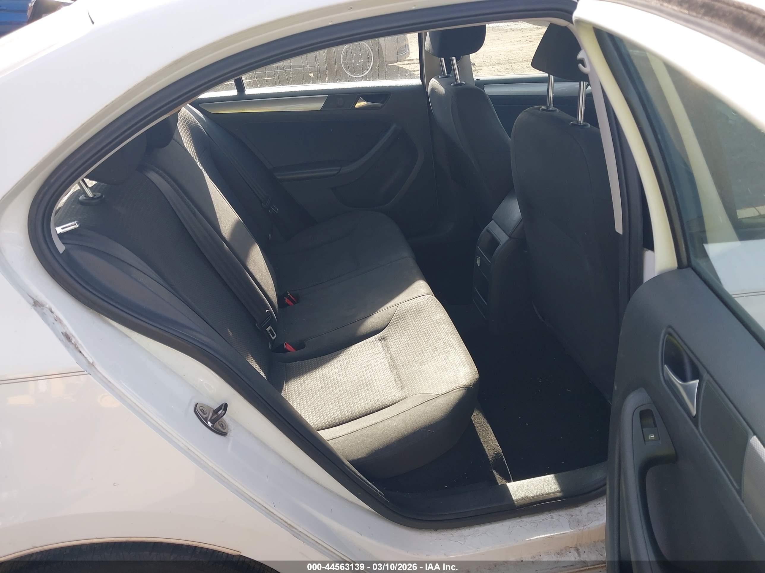 VOLKSWAGEN JETTA image 8
