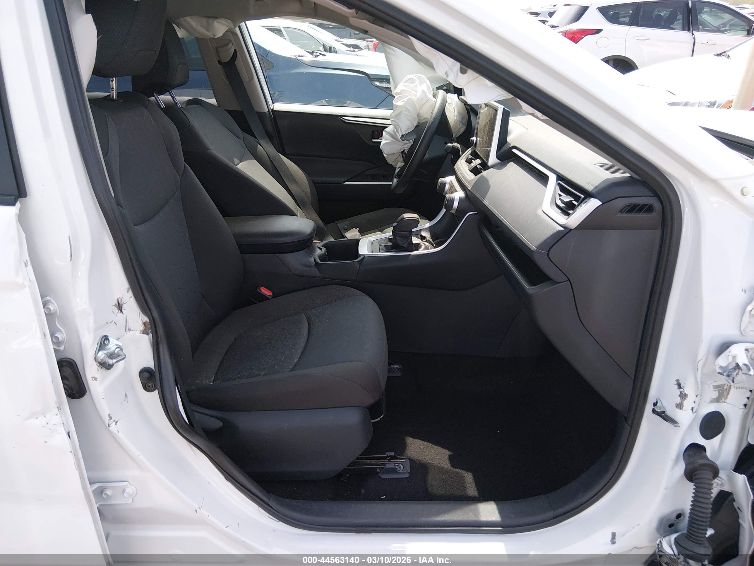 TOYOTA RAV4 image 5