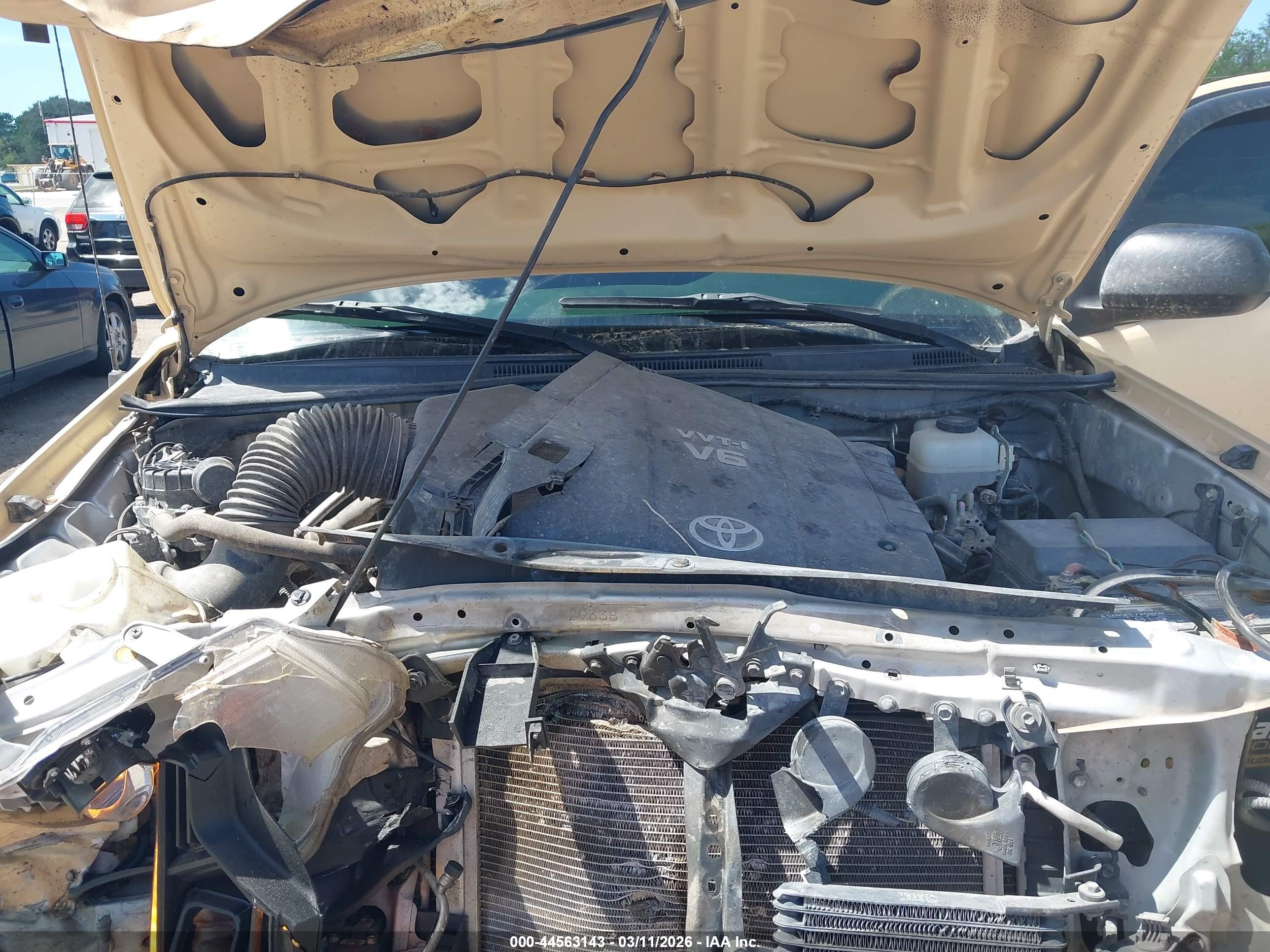 TOYOTA TACOMA image 10