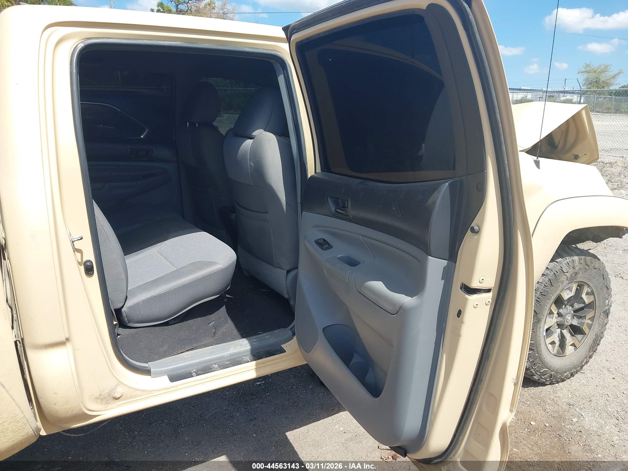 TOYOTA TACOMA image 8