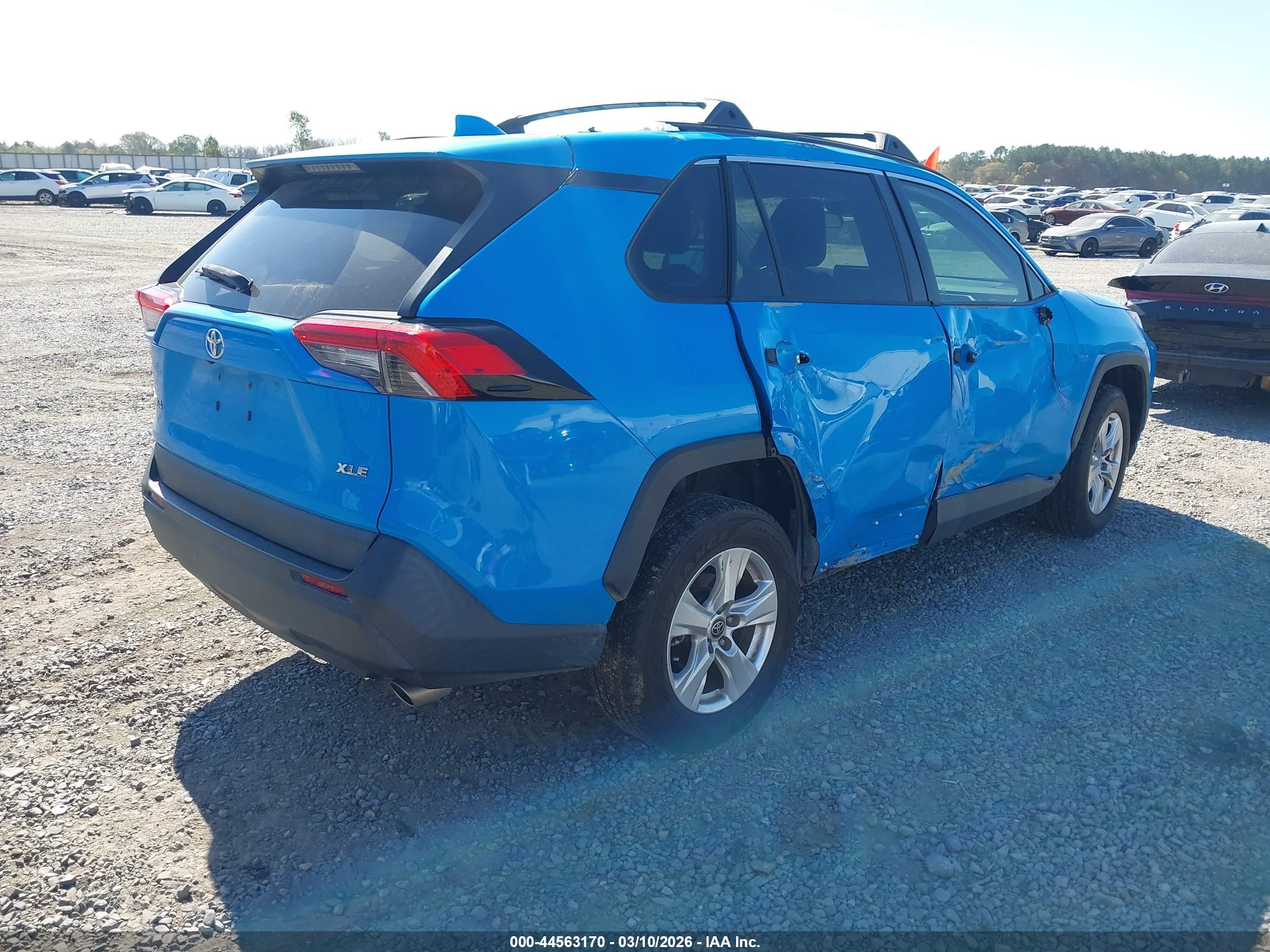 TOYOTA RAV4 image 4