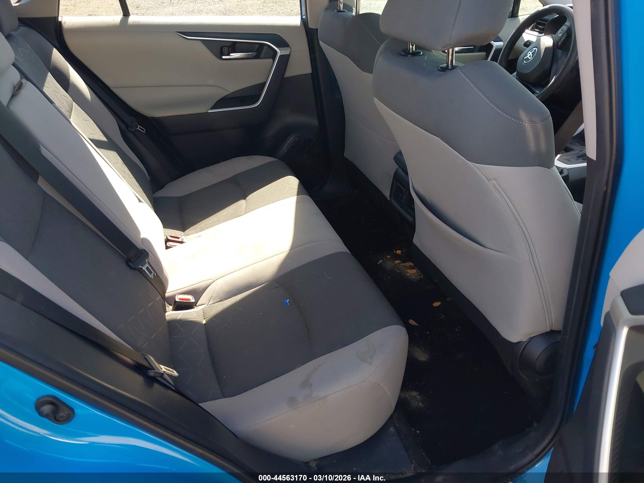 TOYOTA RAV4 image 8