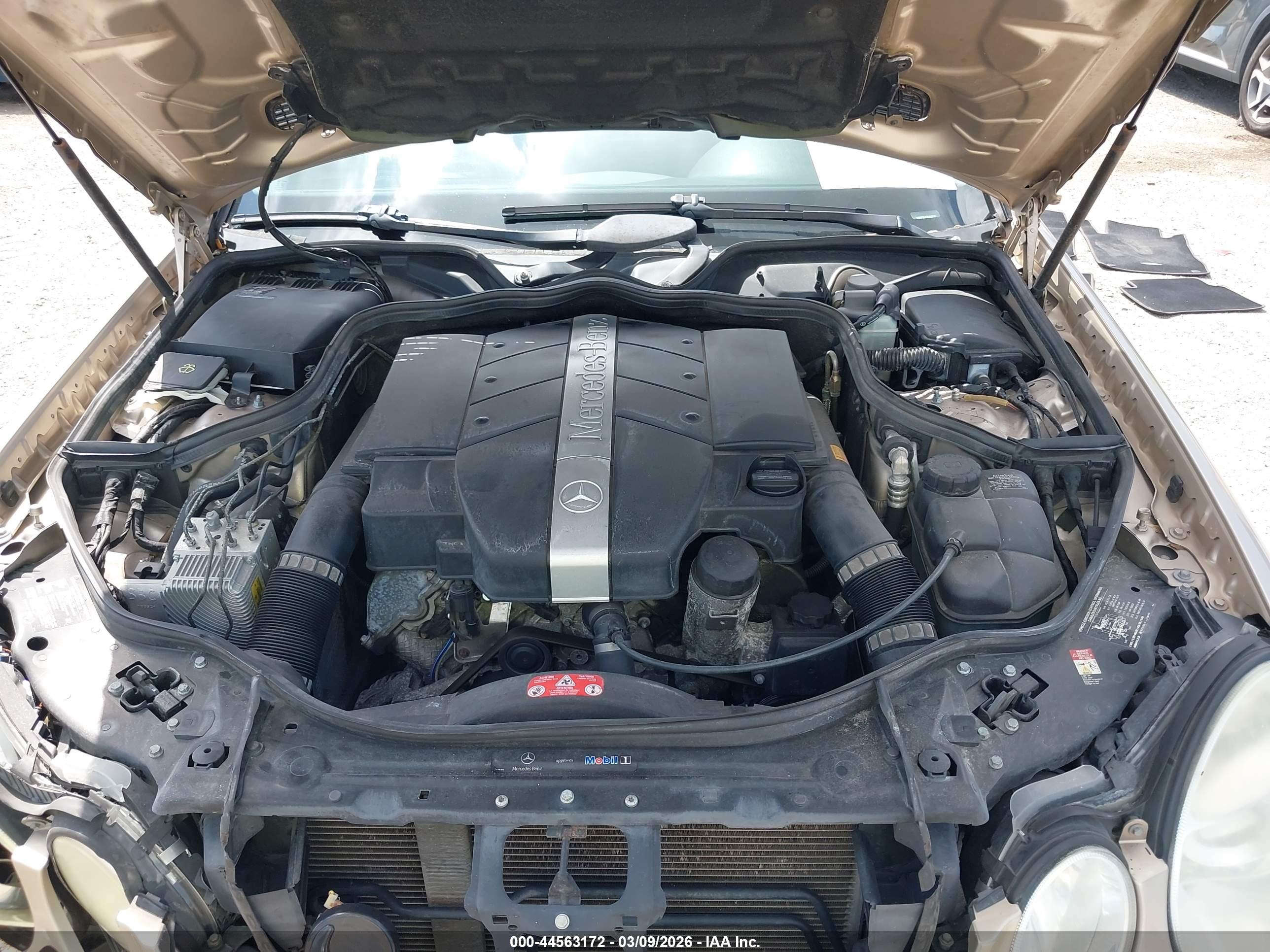 MERCEDES-BENZ E image 10
