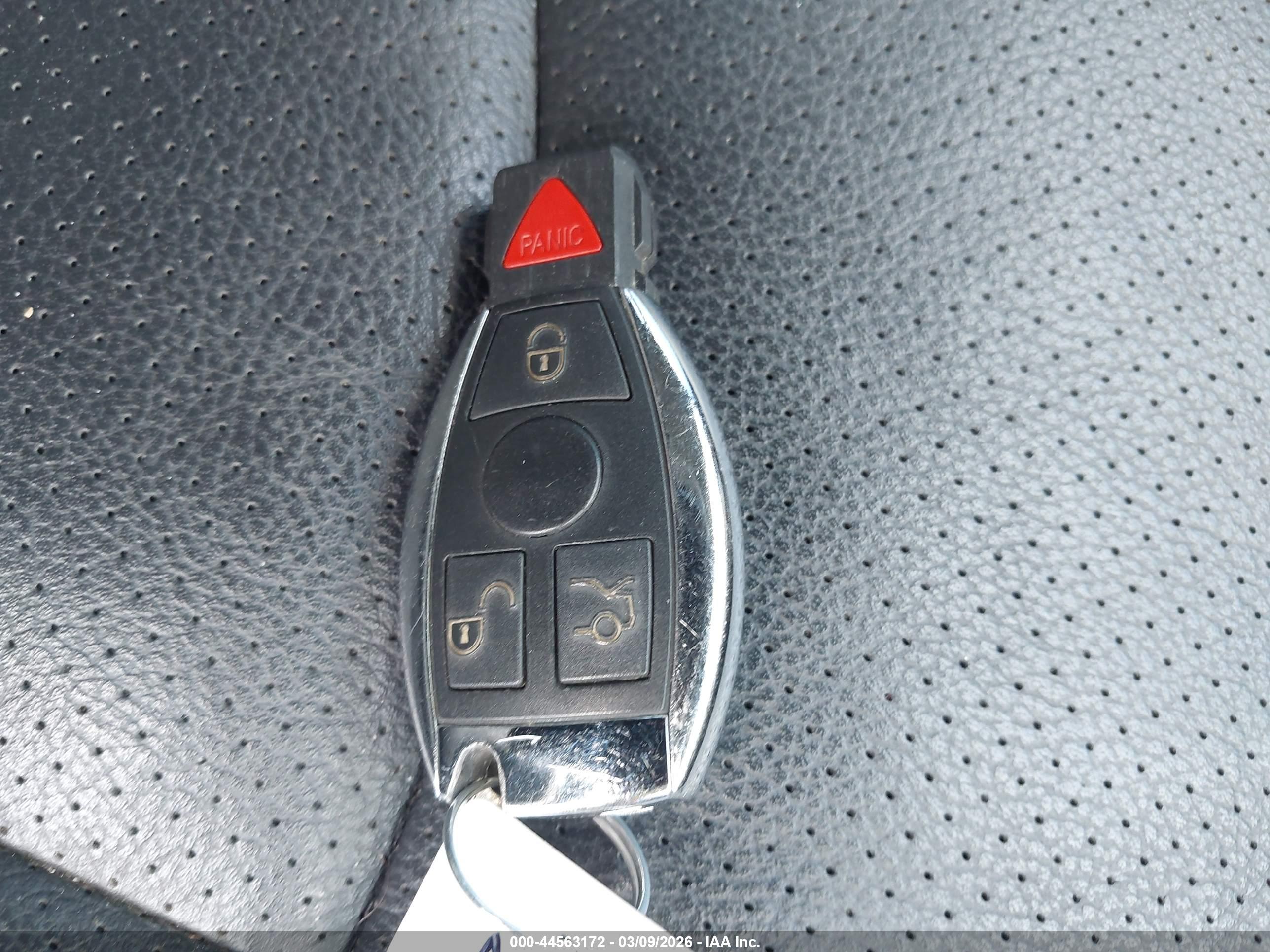 MERCEDES-BENZ E image 11