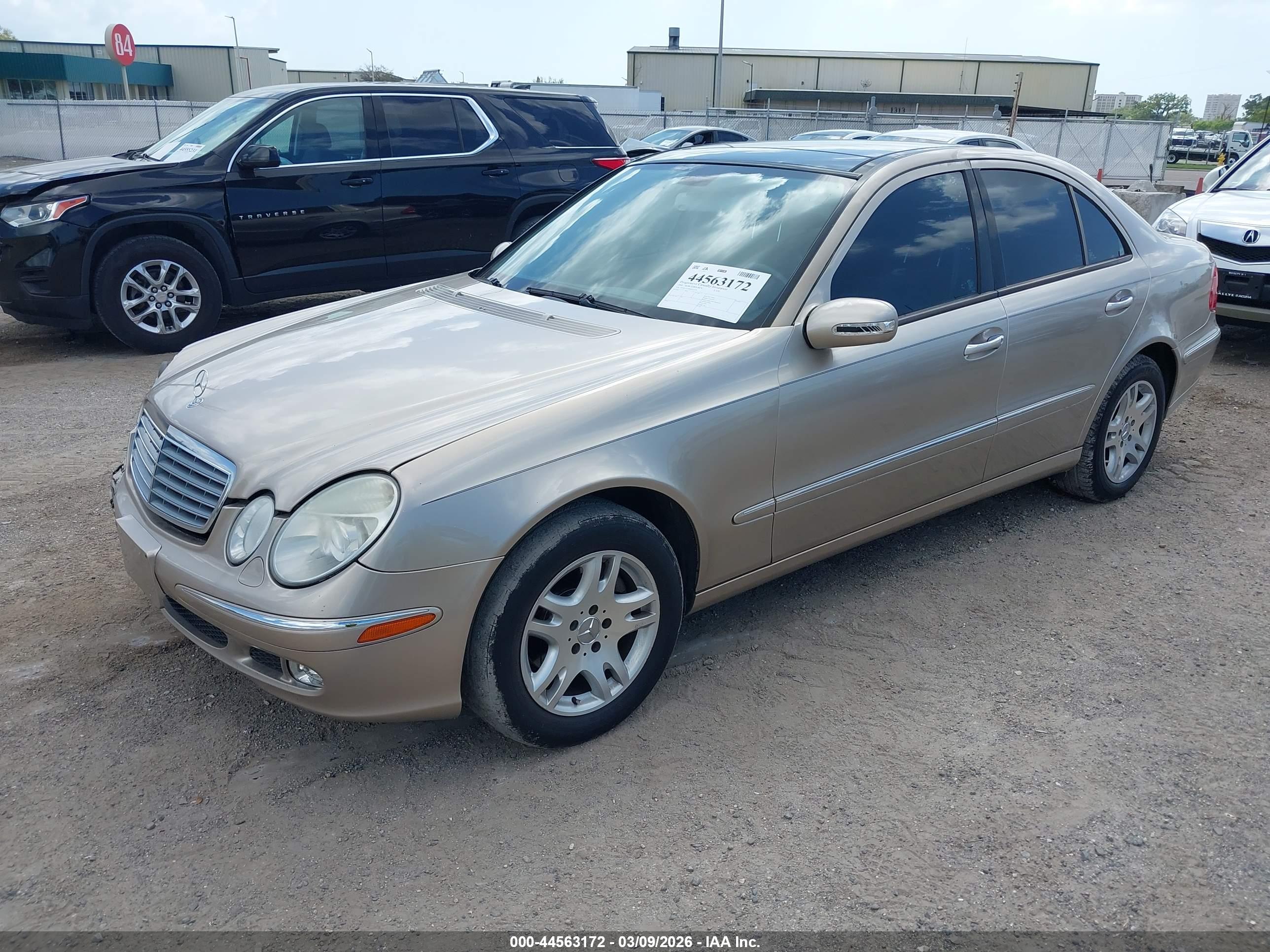 MERCEDES-BENZ E image 2