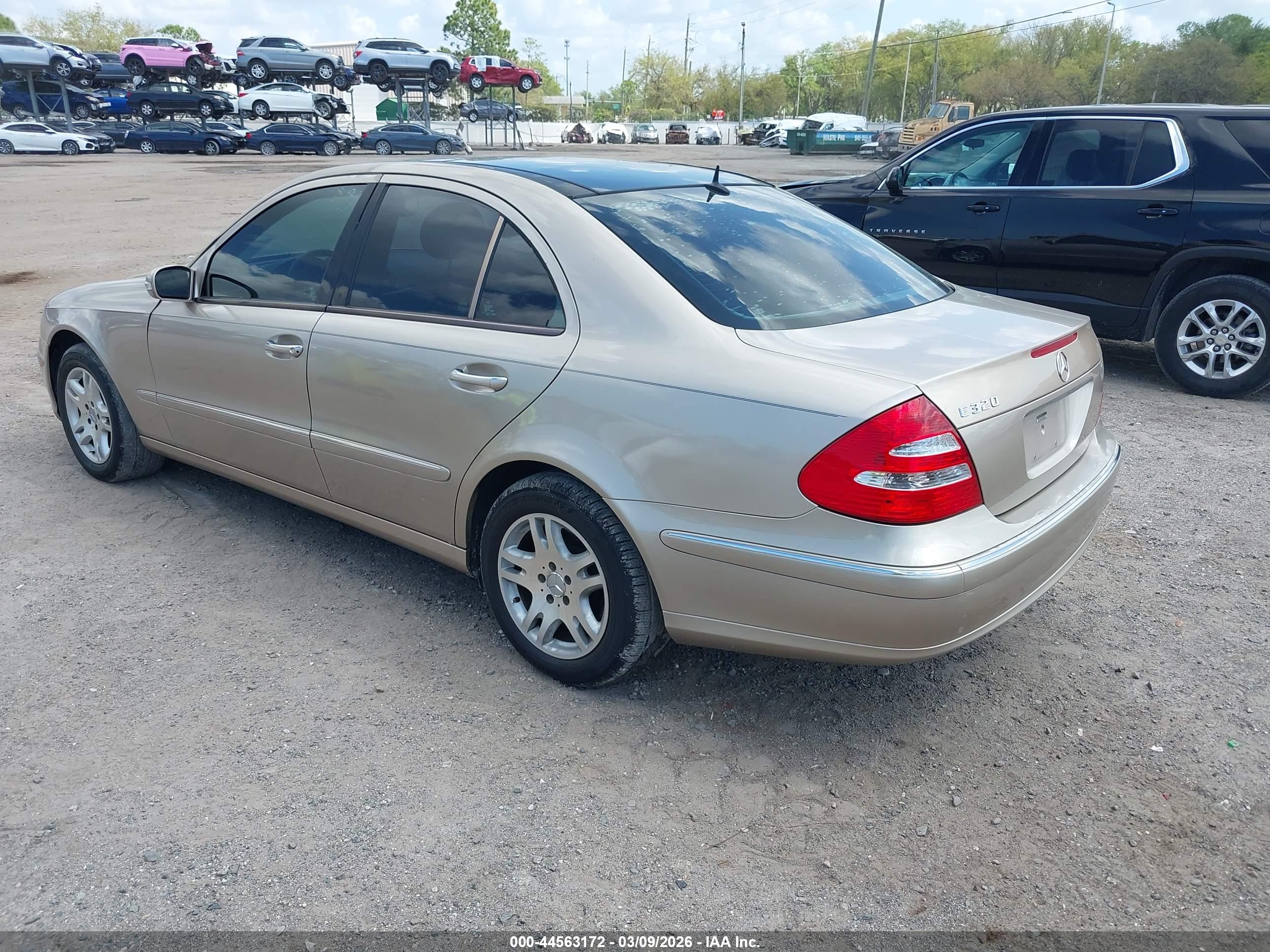 MERCEDES-BENZ E image 3