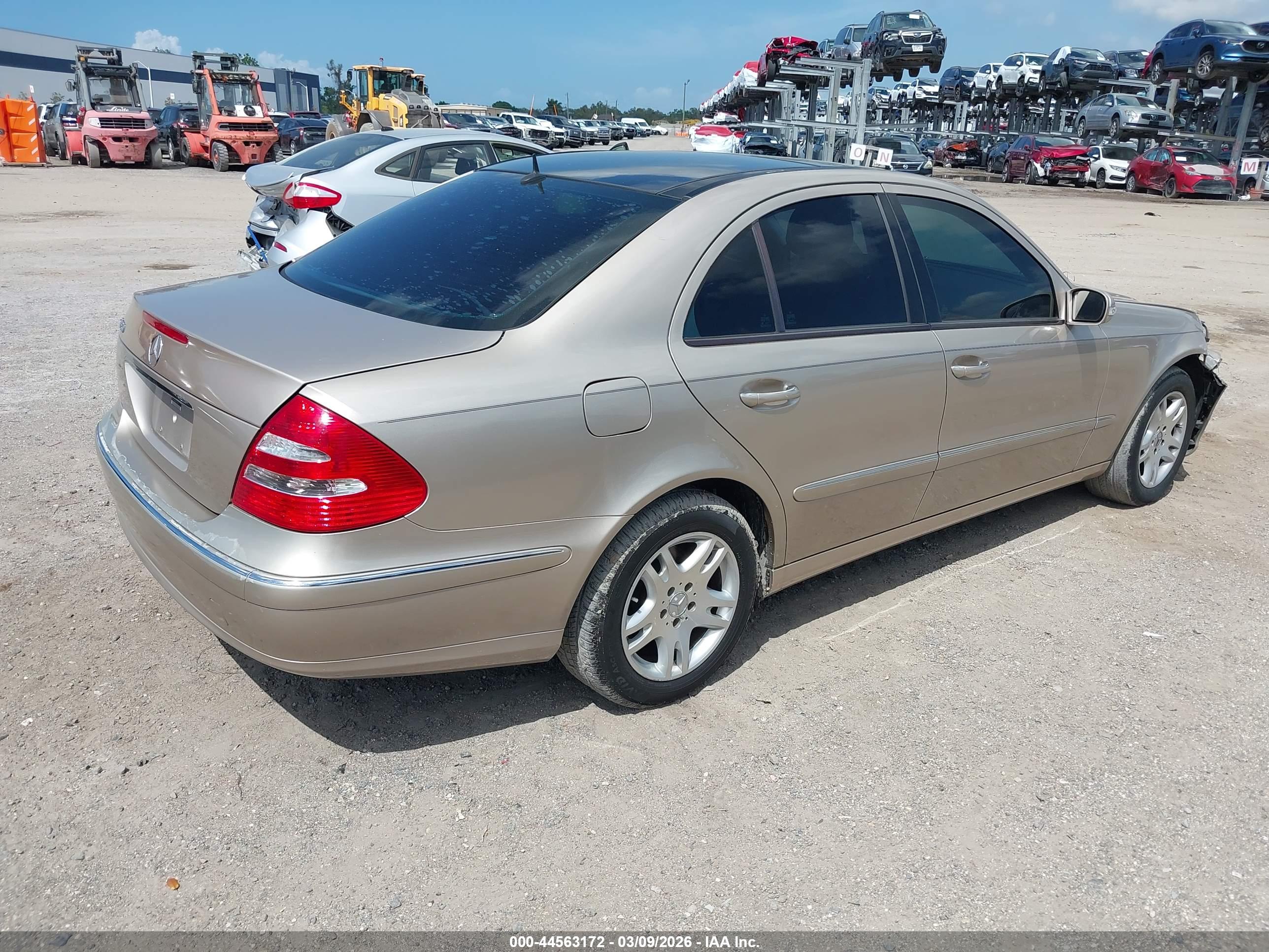 MERCEDES-BENZ E image 4