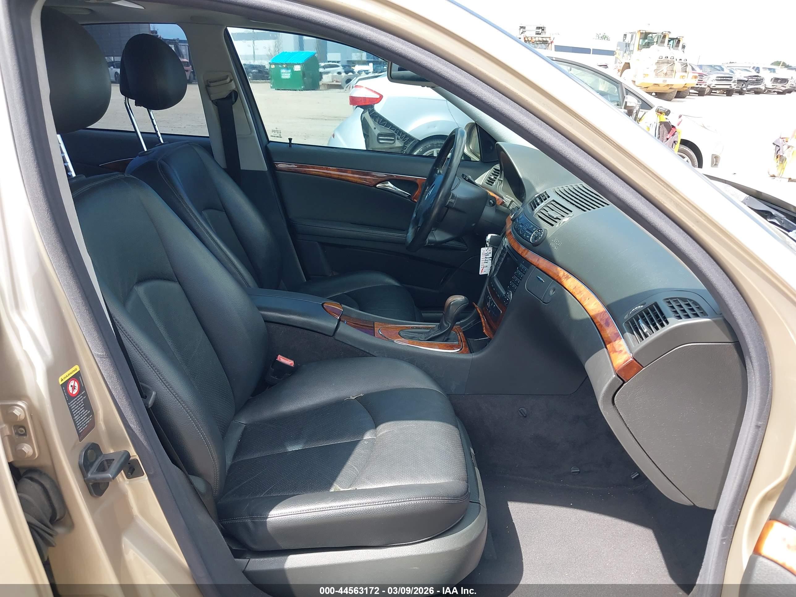 MERCEDES-BENZ E image 5
