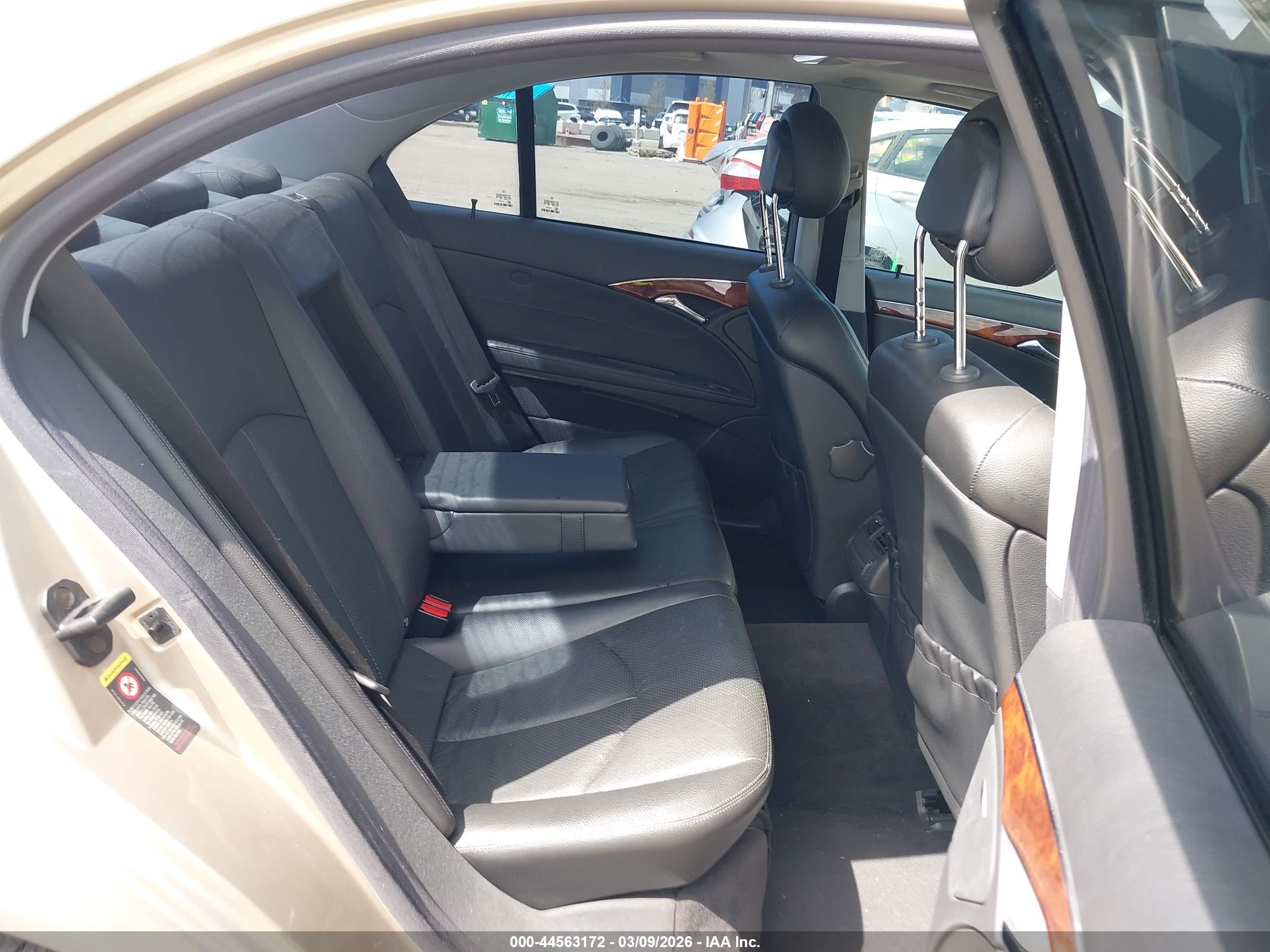 MERCEDES-BENZ E image 8