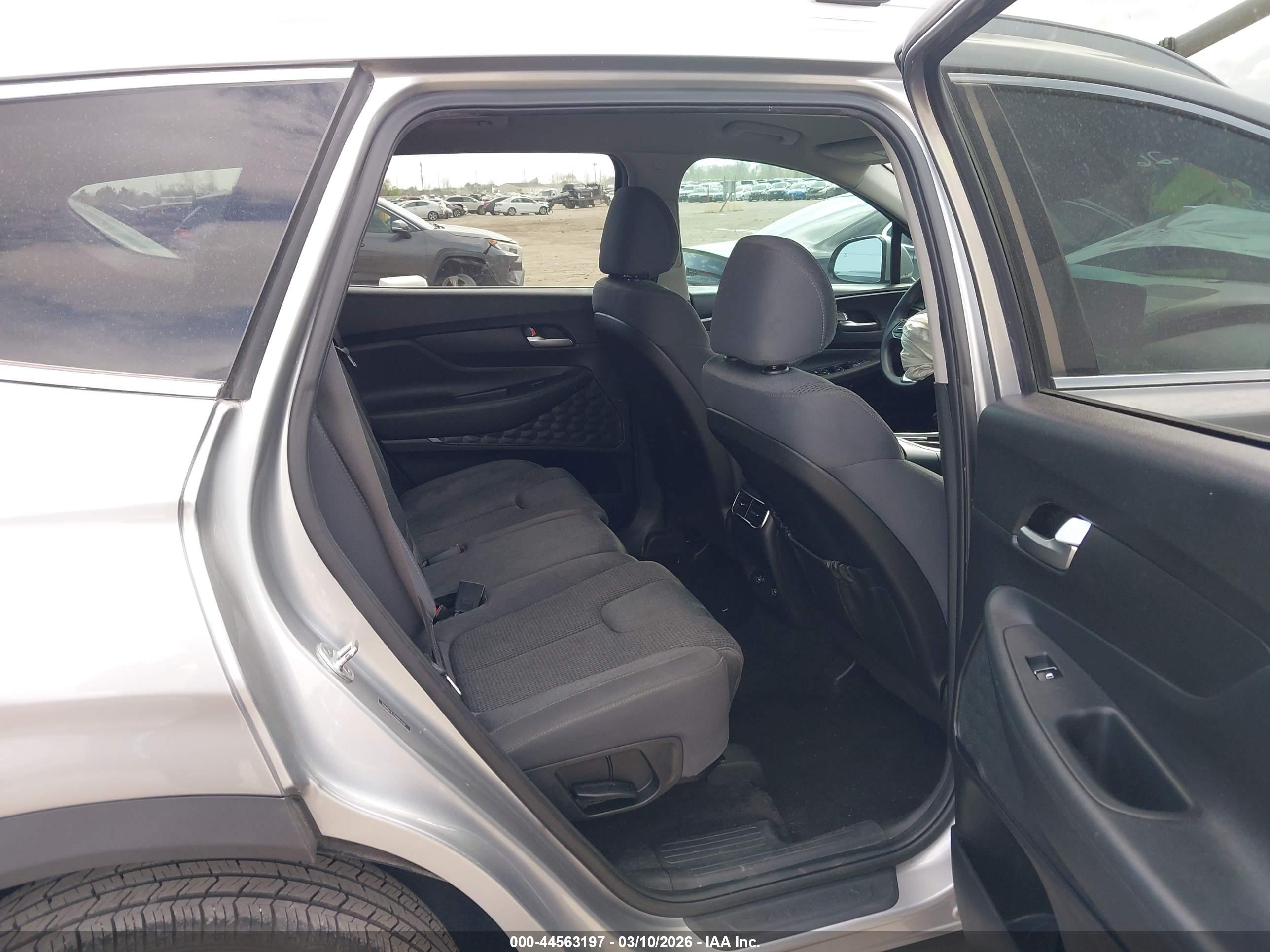 HYUNDAI SANTA image 8