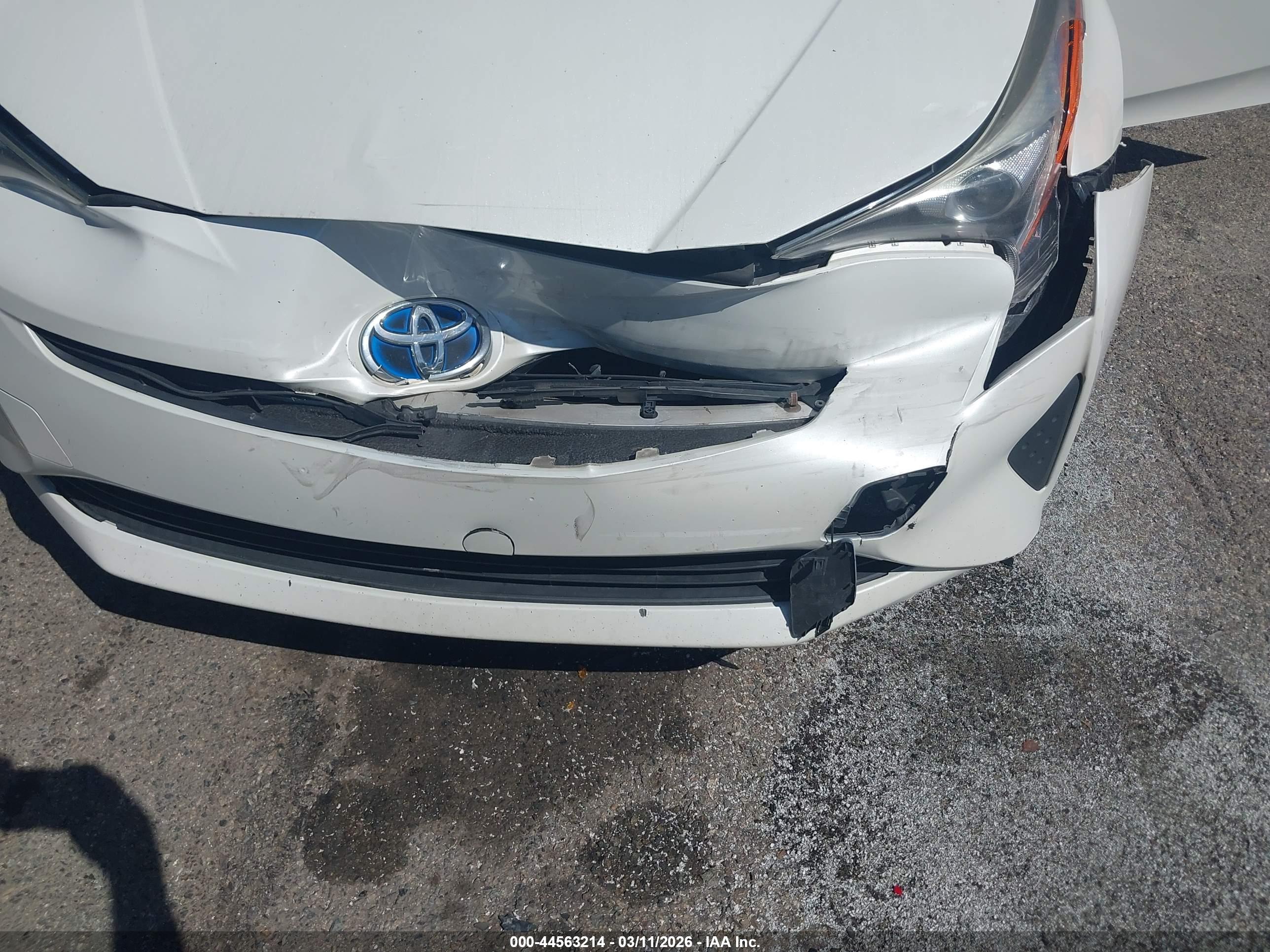 TOYOTA PRIUS image 6
