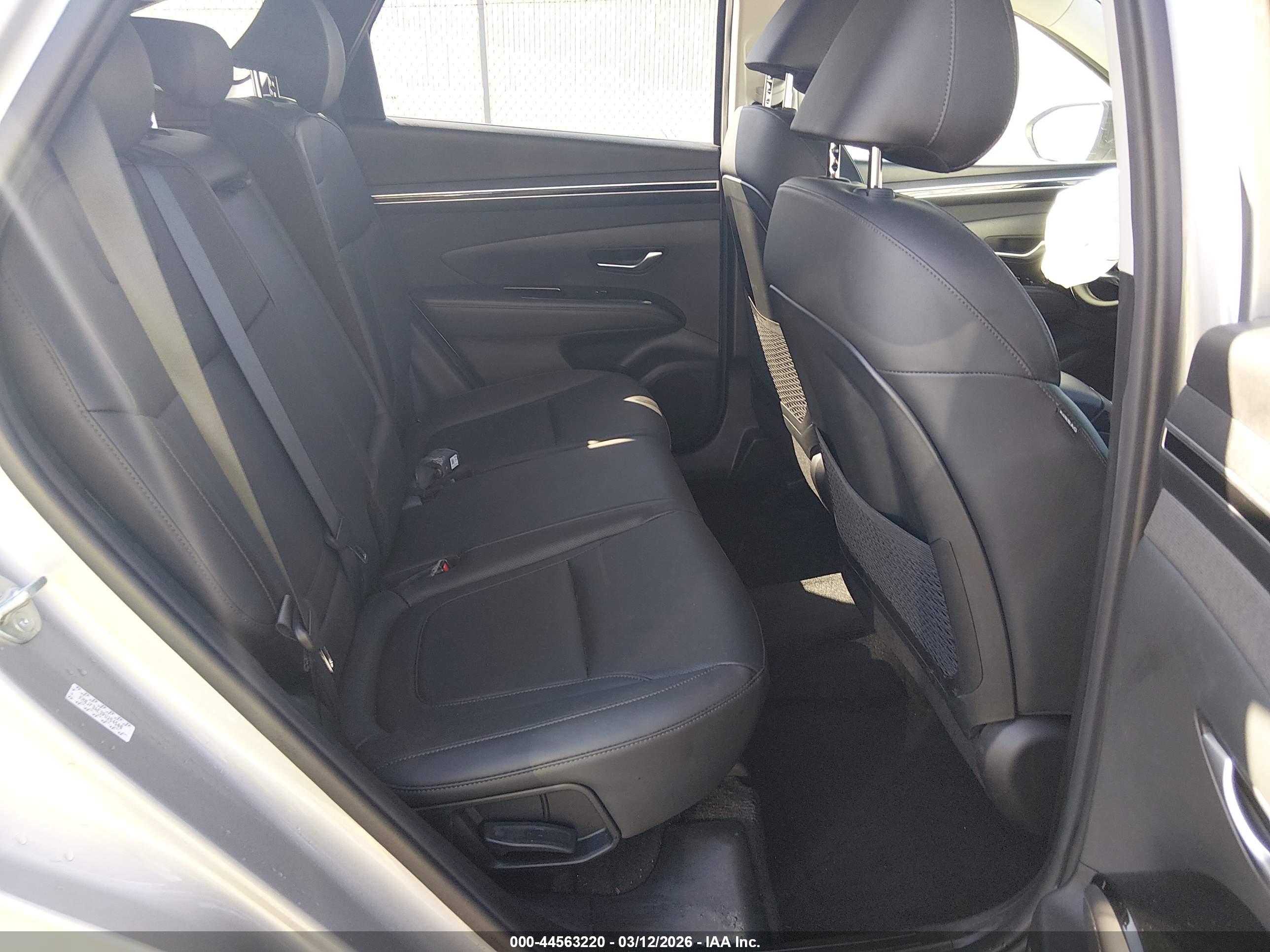 HYUNDAI TUCSON image 8