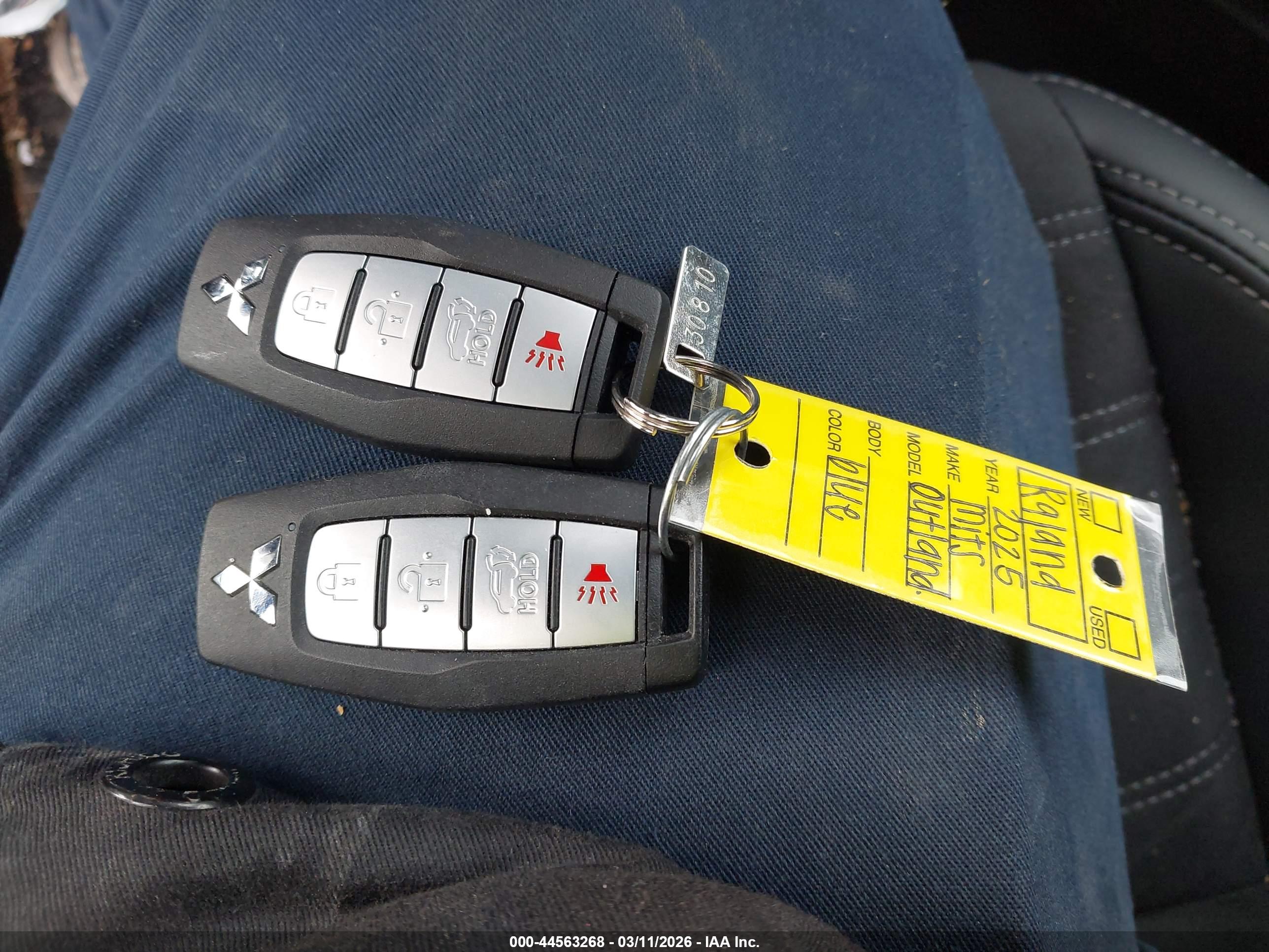 MITSUBISHI OUTLANDER image 11