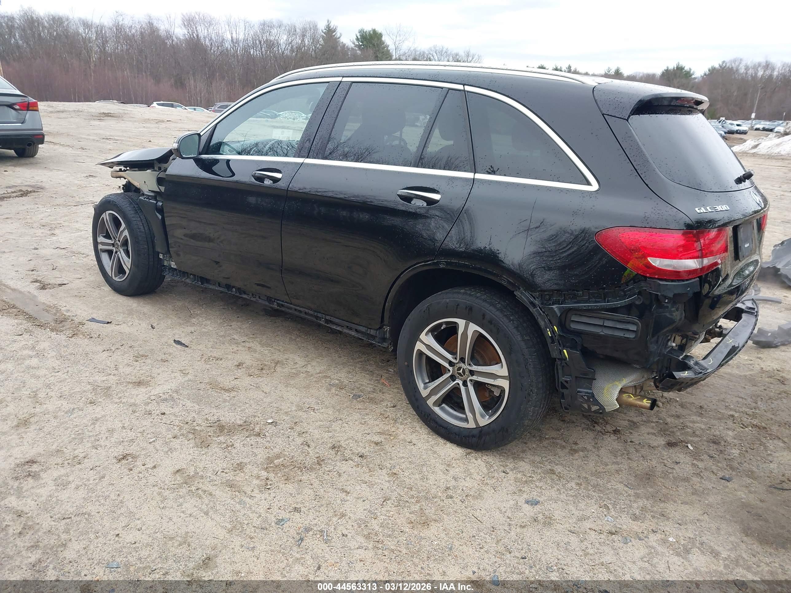 MERCEDES-BENZ GLC image 3