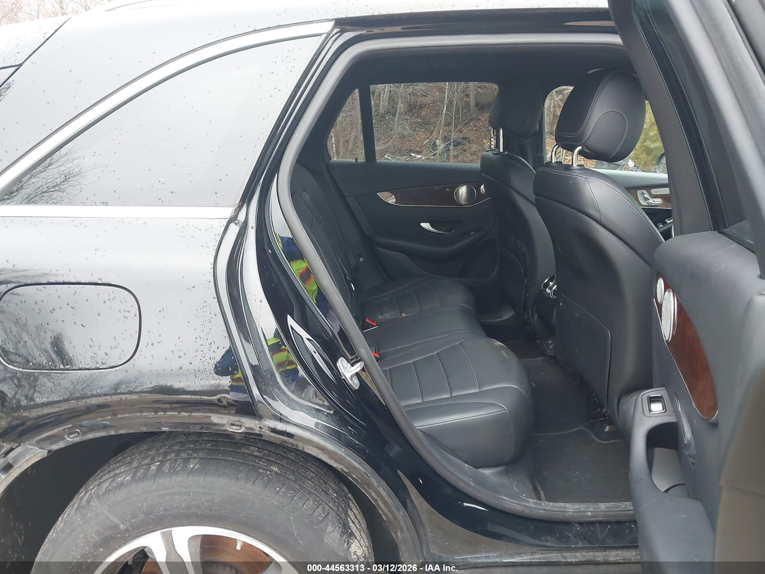 MERCEDES-BENZ GLC image 8