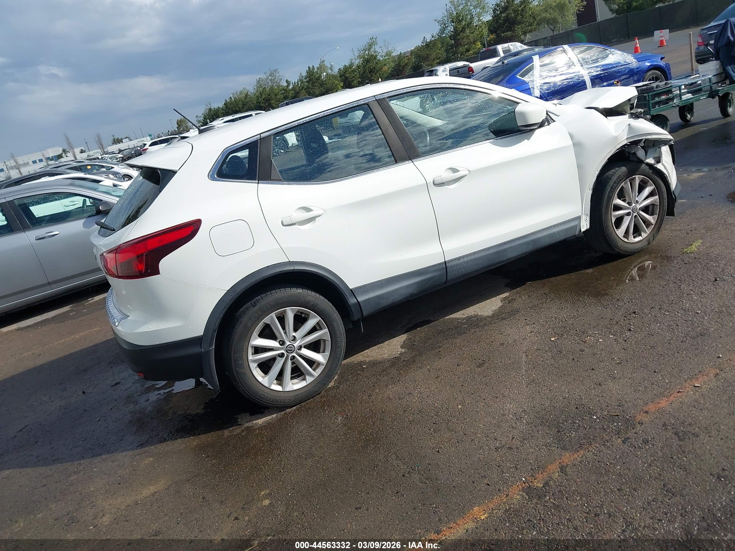 NISSAN ROGUE image 4