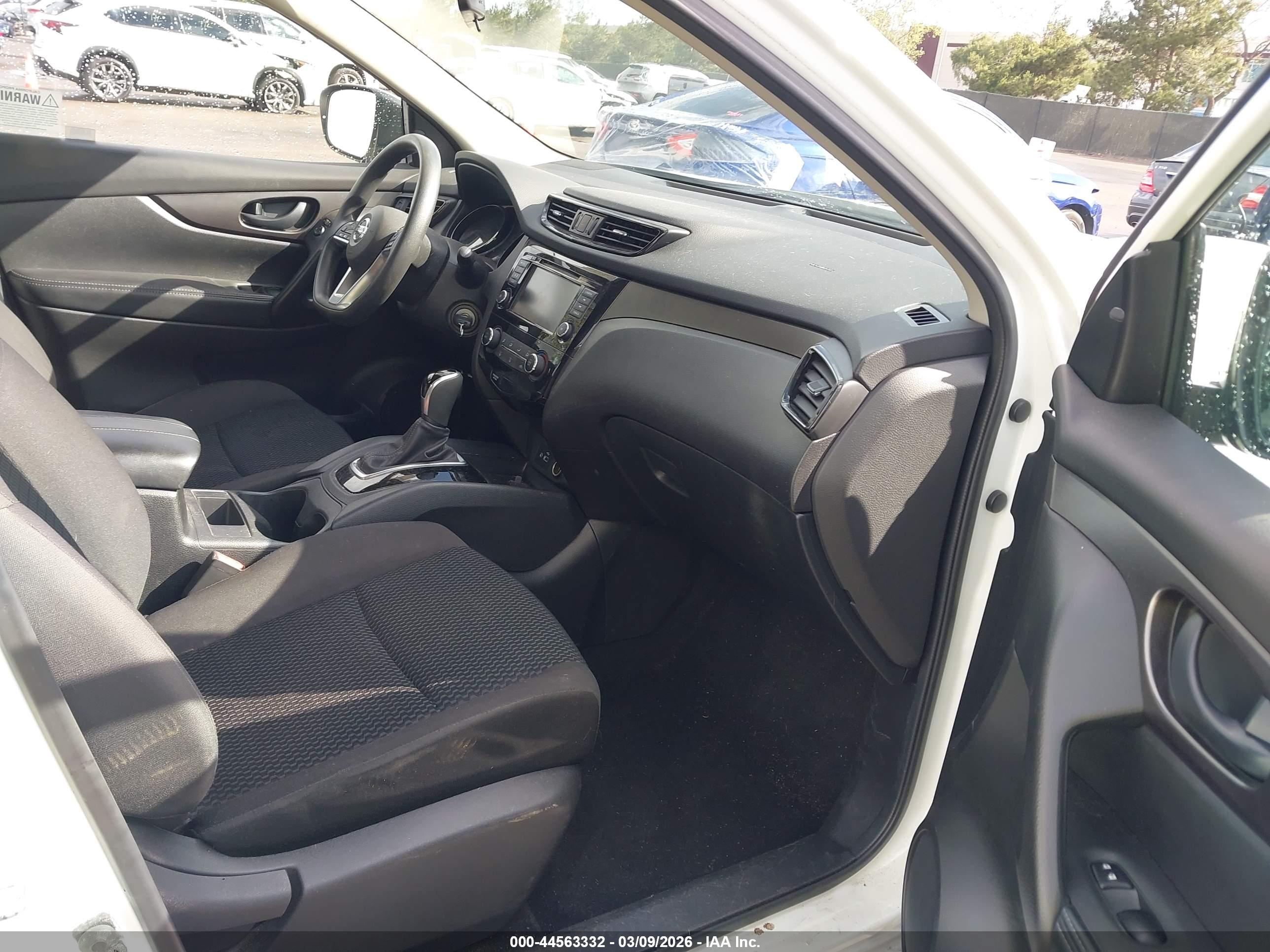 NISSAN ROGUE image 5