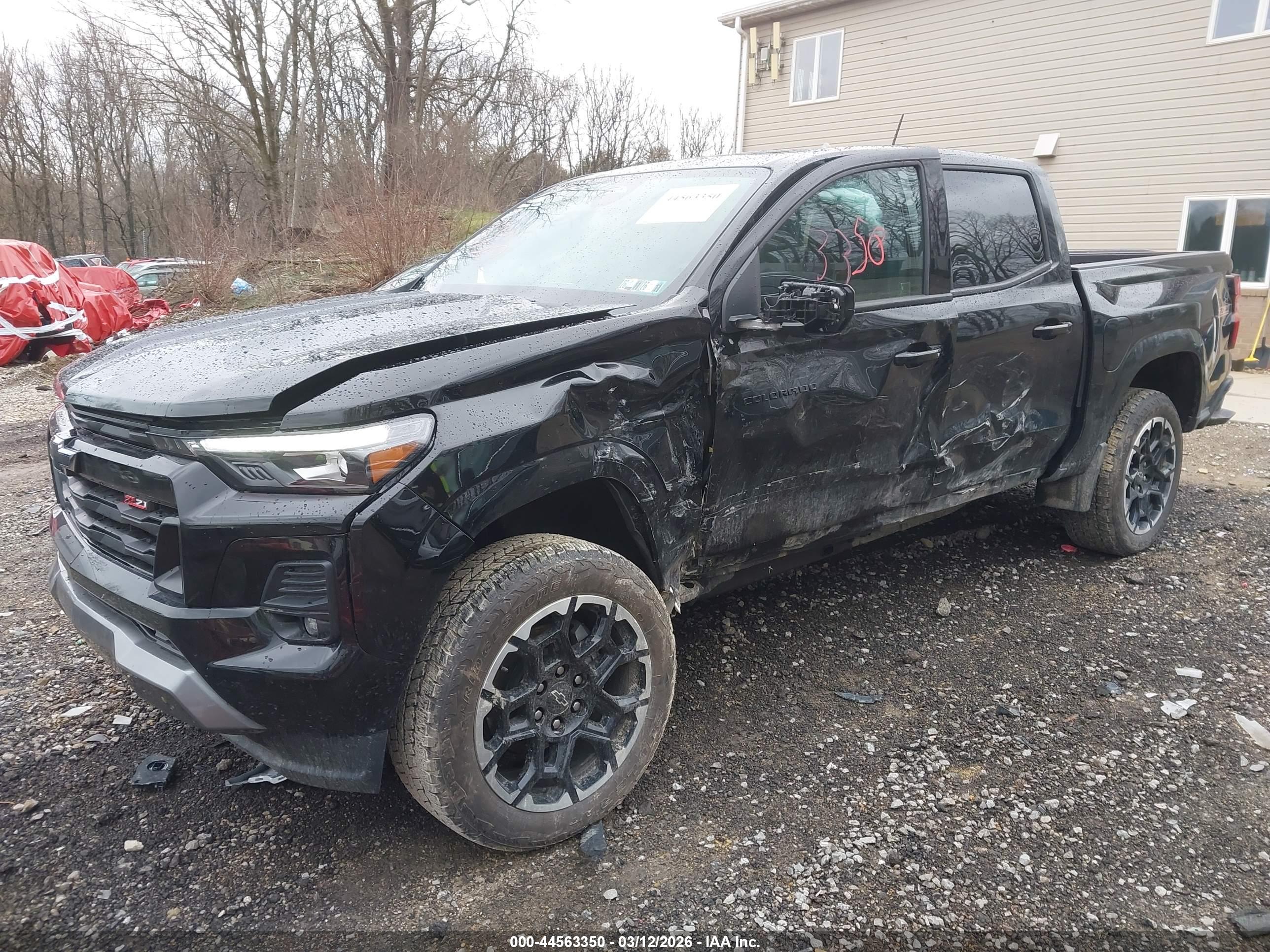 CHEVROLET COLORADO image 2