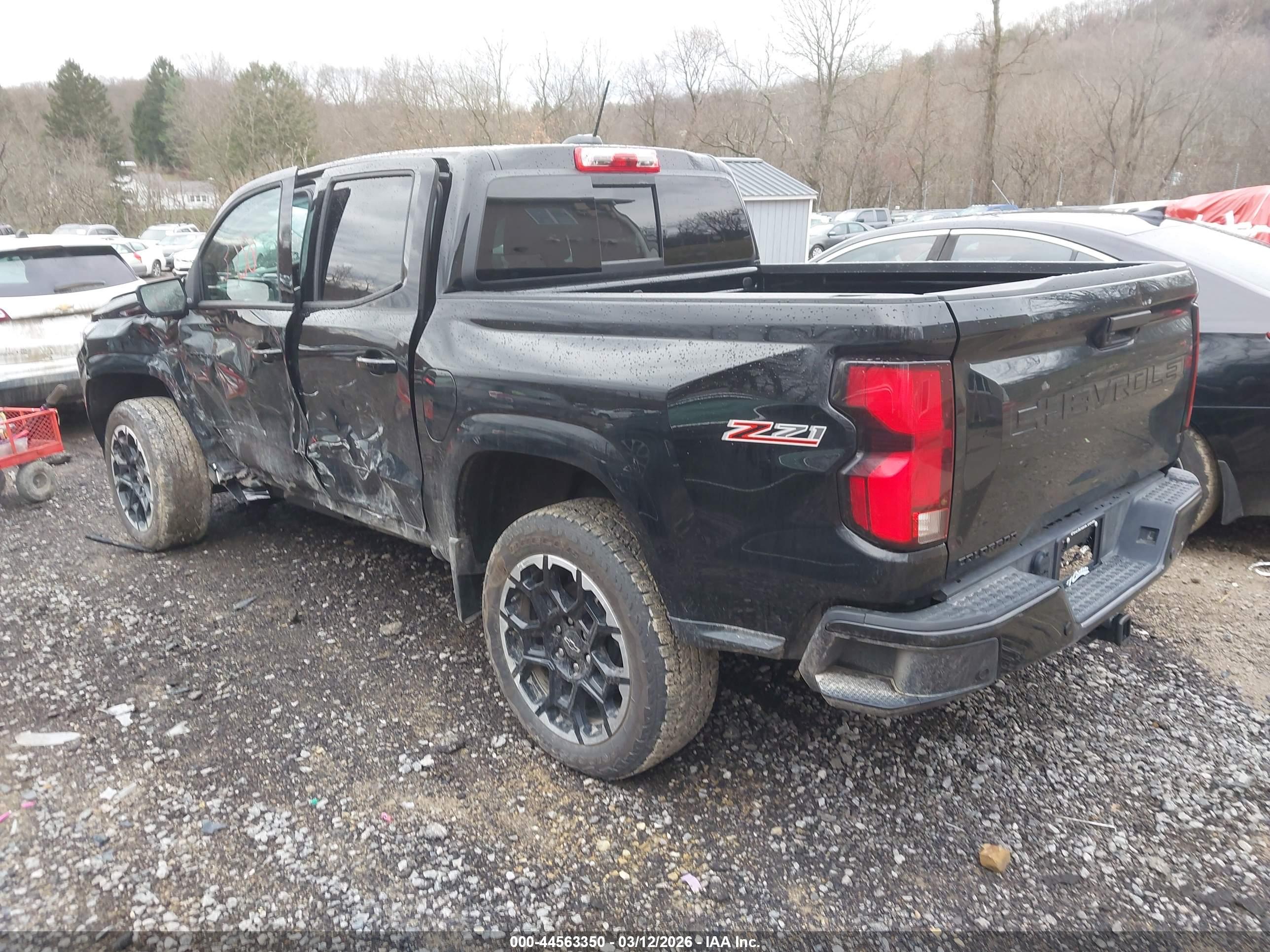 CHEVROLET COLORADO image 3