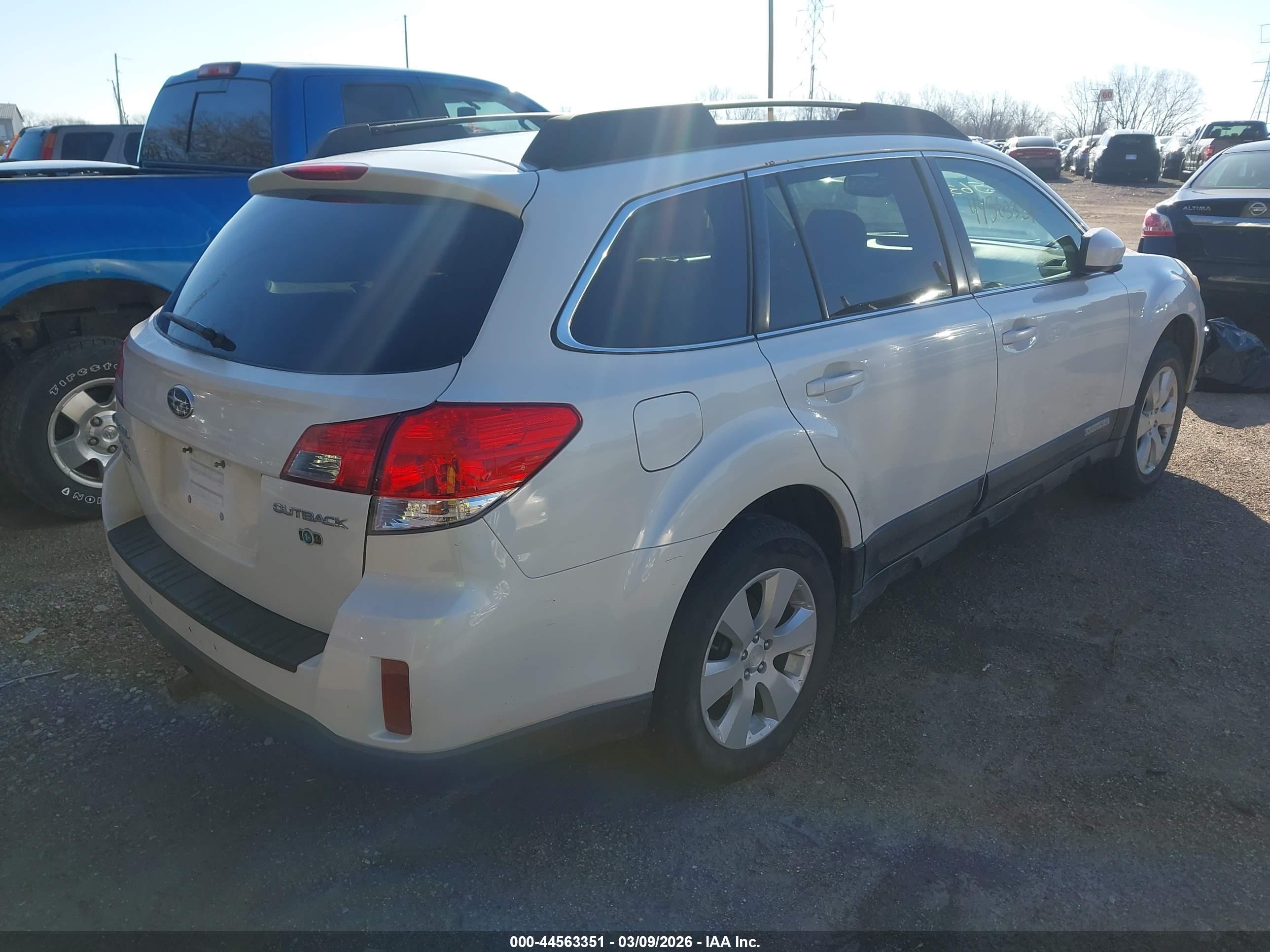 SUBARU OUTBACK image 4
