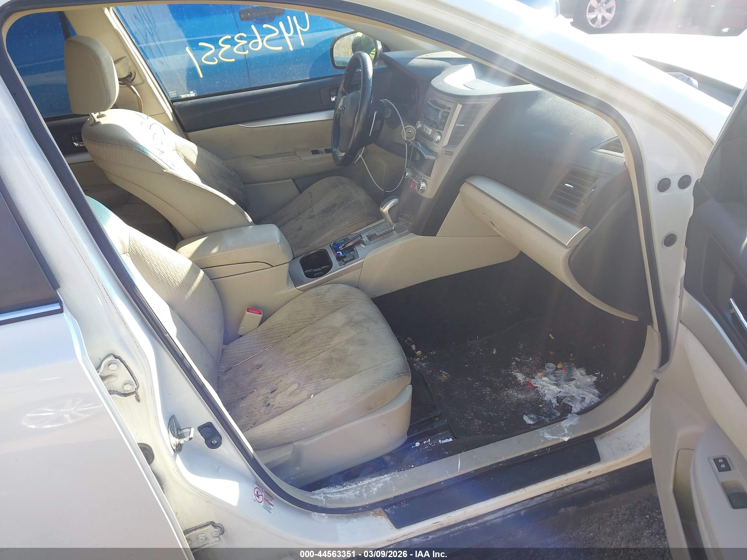 SUBARU OUTBACK image 5