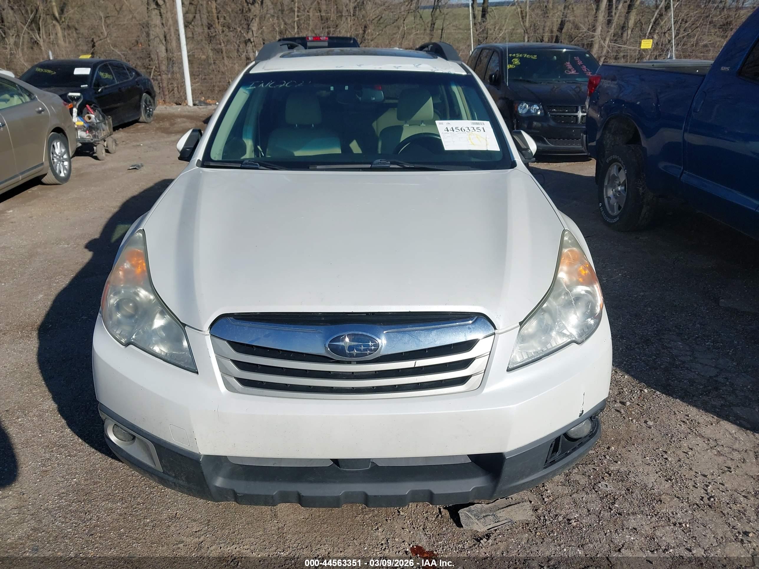 SUBARU OUTBACK image 6