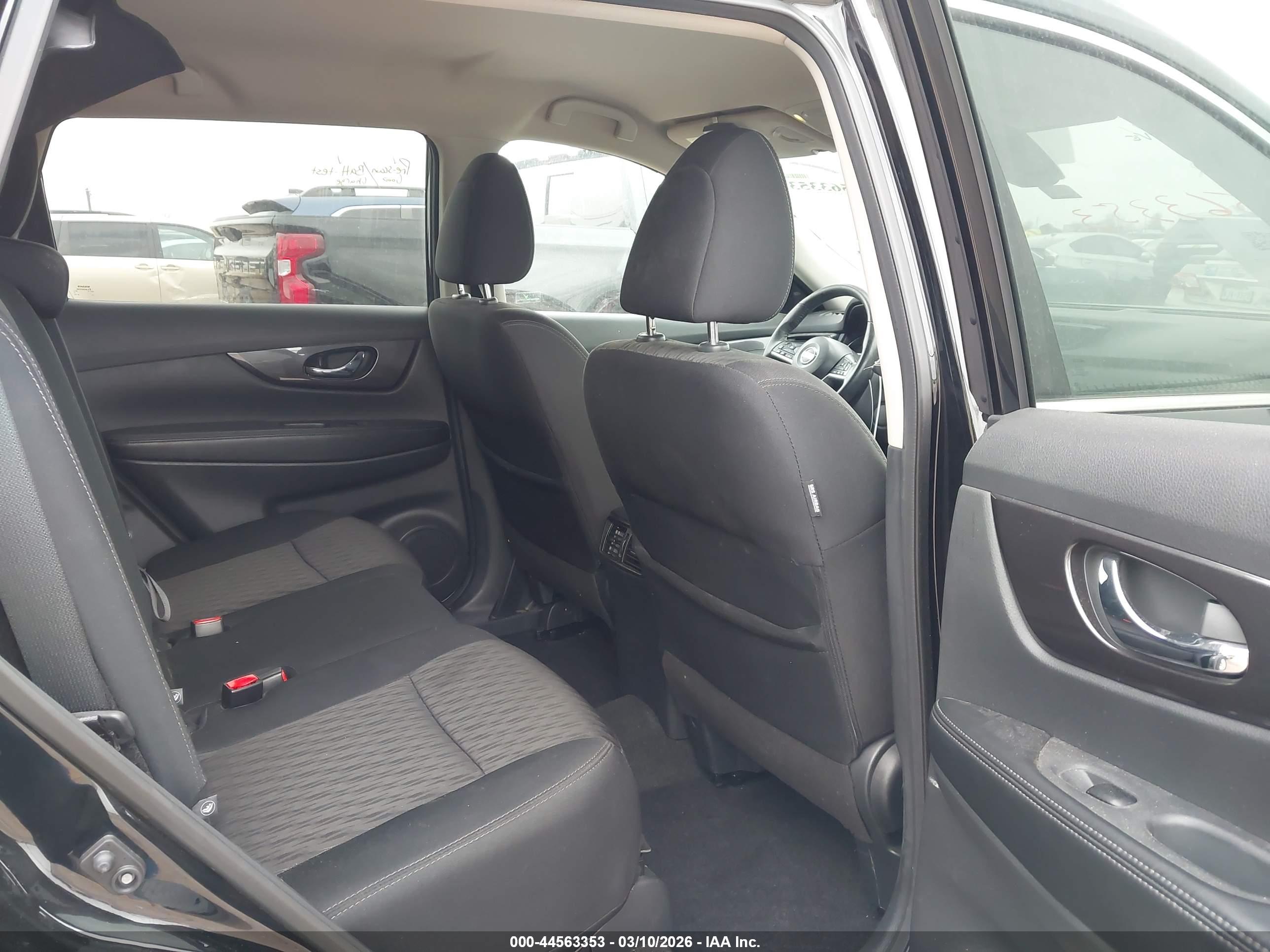 NISSAN ROGUE image 8