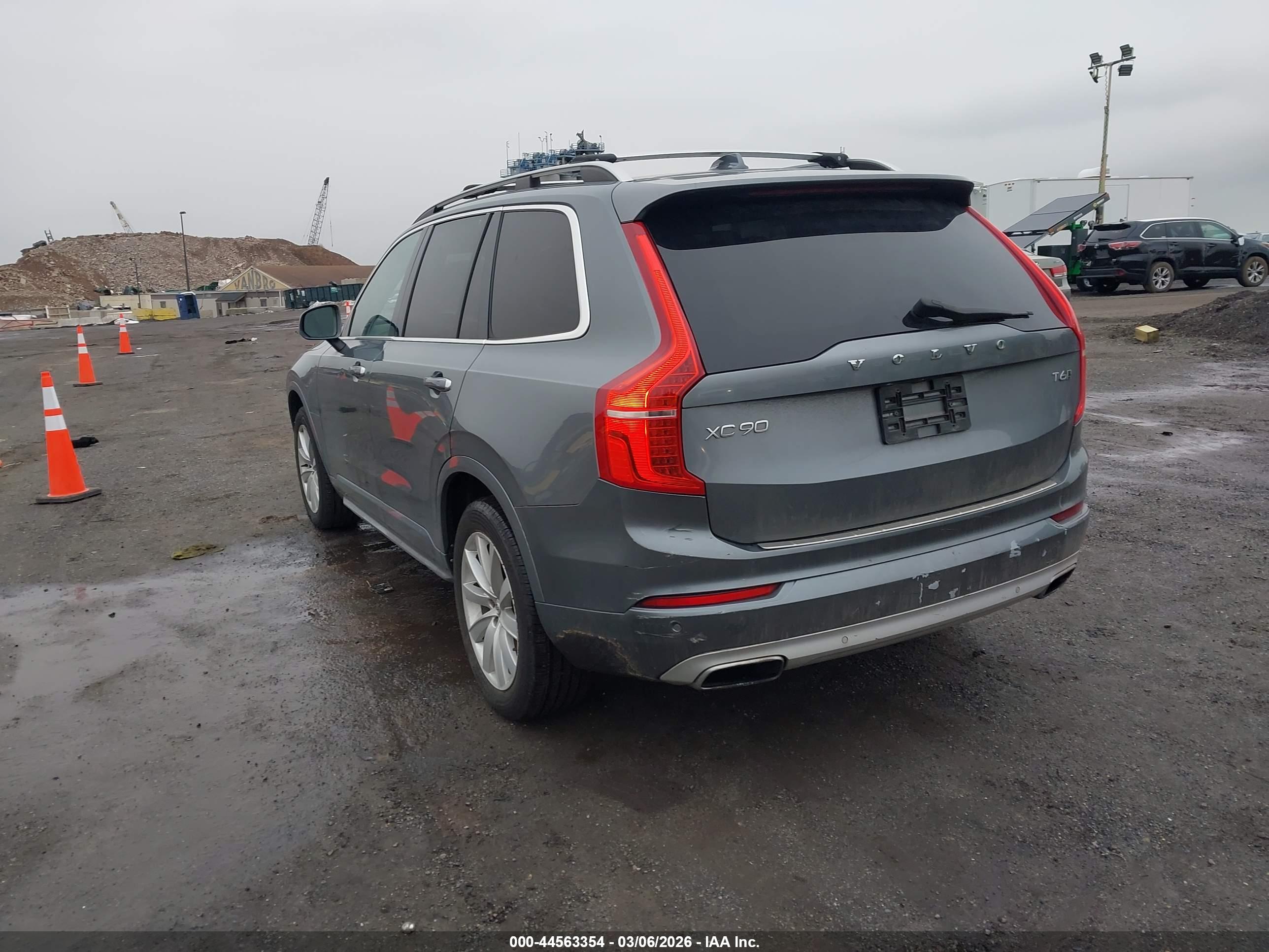 VOLVO XC90 image 3