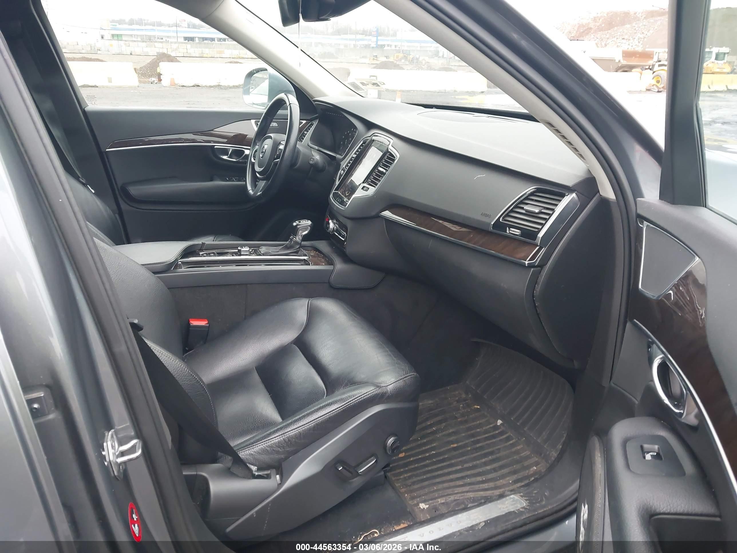 VOLVO XC90 image 5