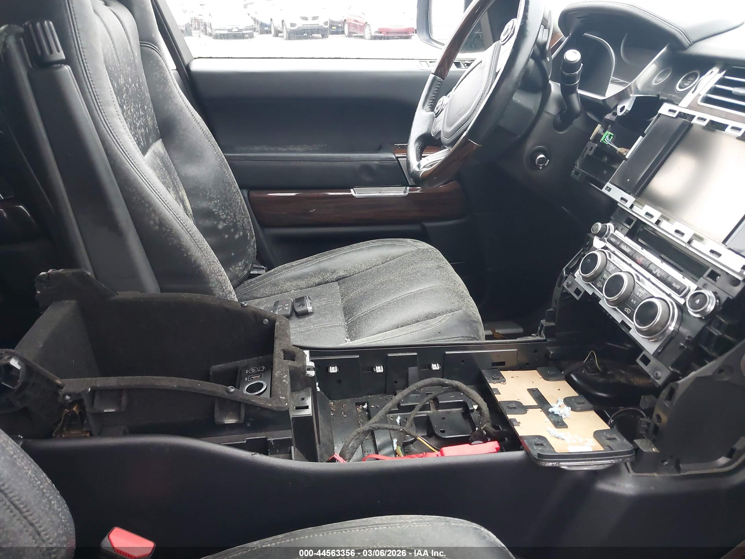 LAND ROVER image 5