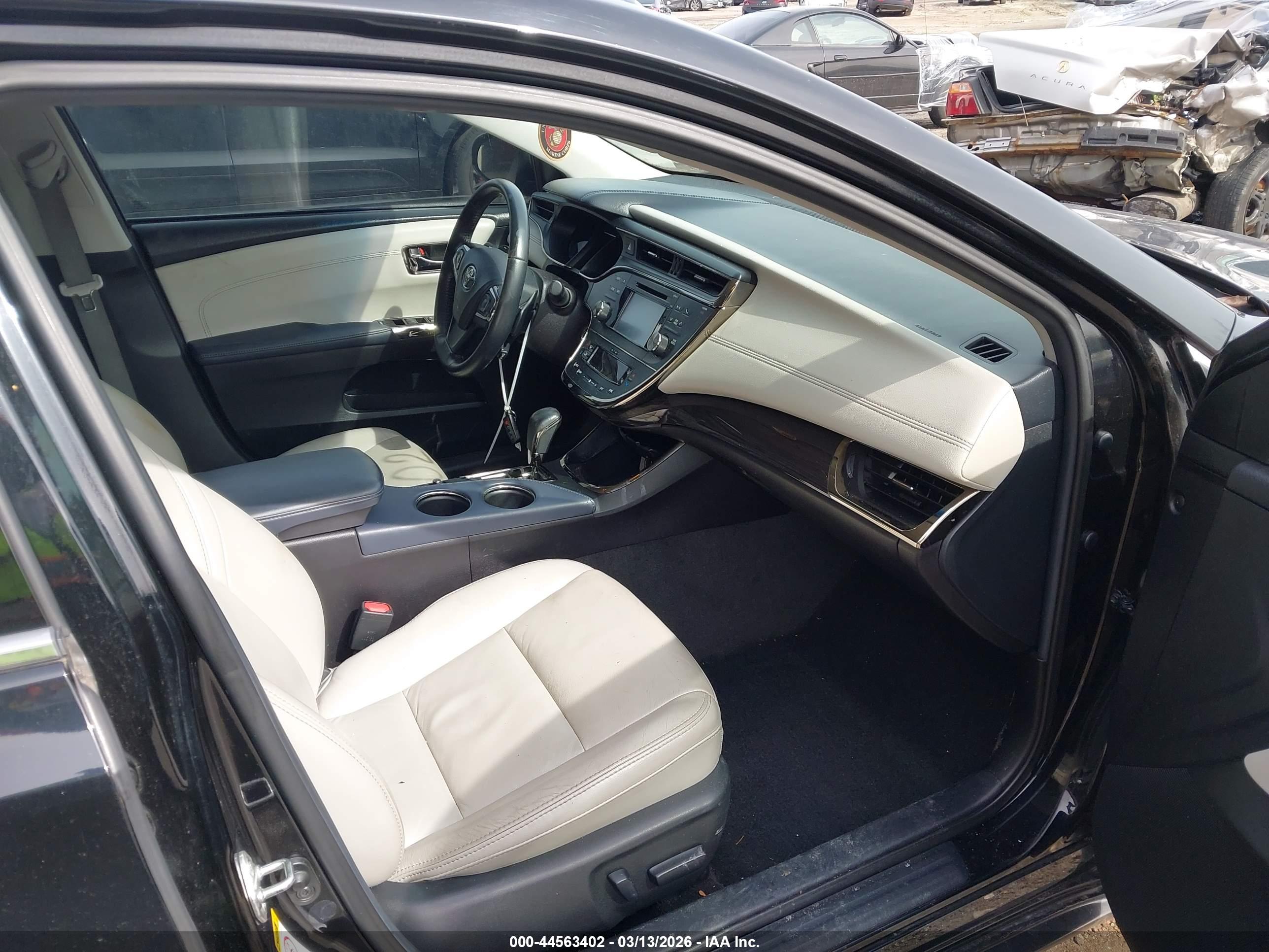 TOYOTA AVALON image 5