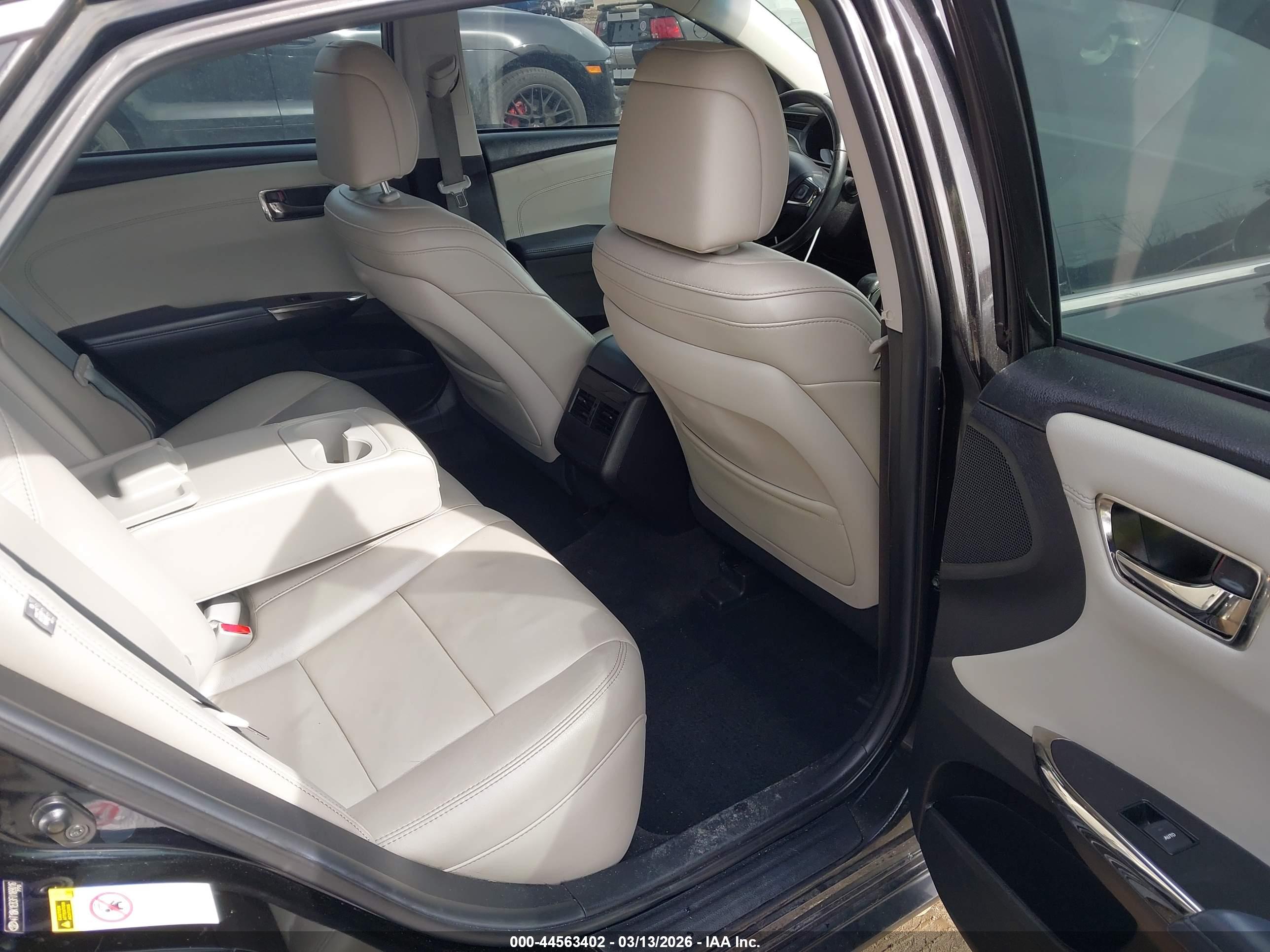 TOYOTA AVALON image 8