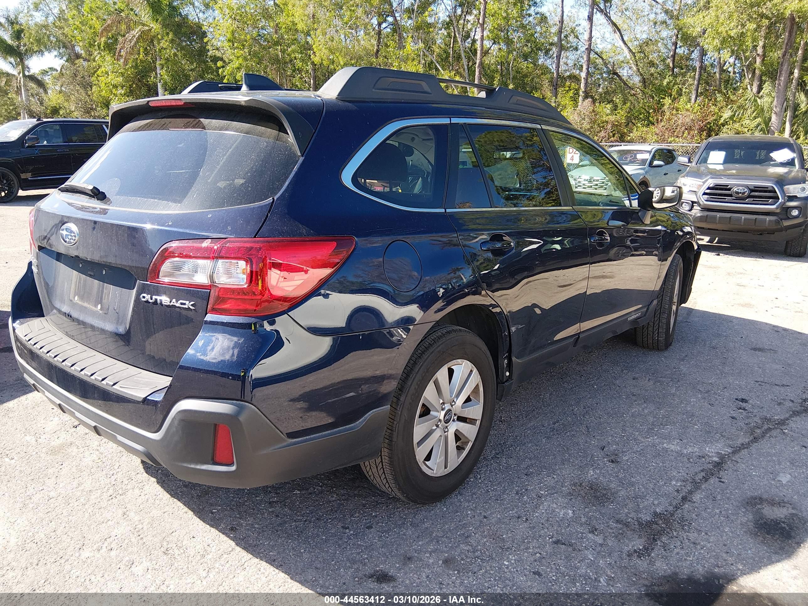 SUBARU OUTBACK image 4