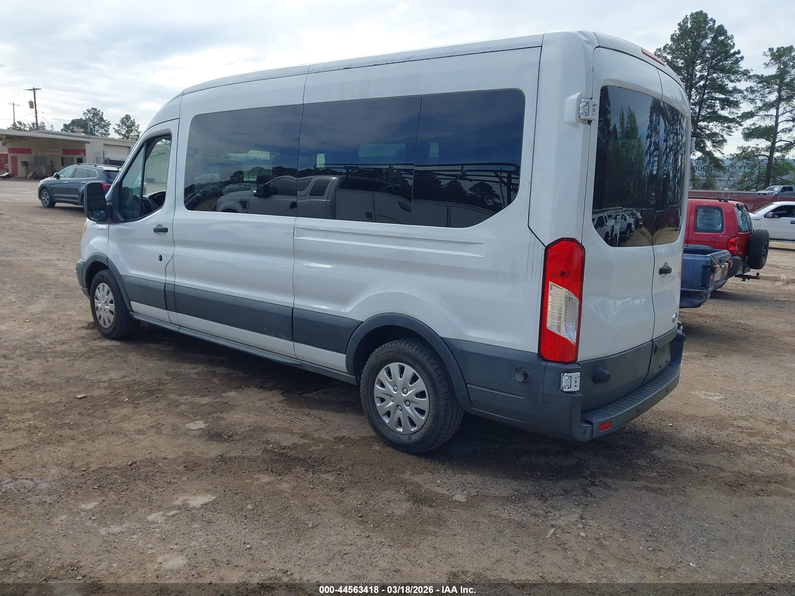 FORD TRANSIT-350 image 3