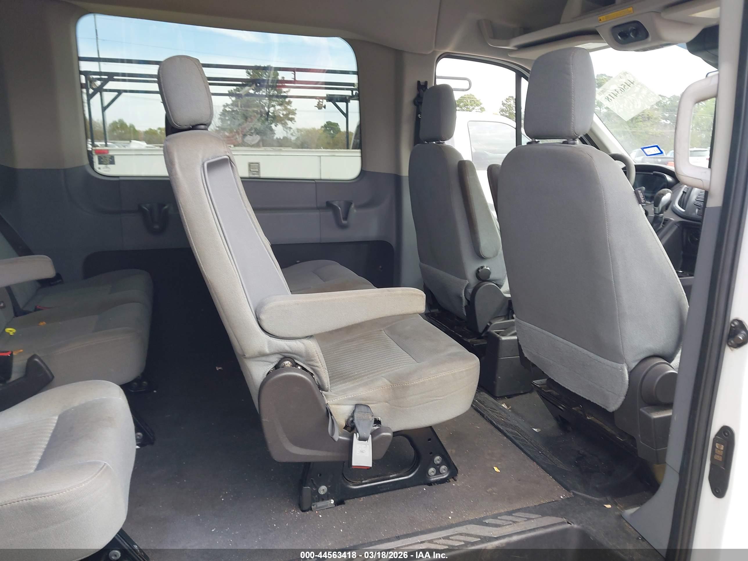 FORD TRANSIT-350 image 8