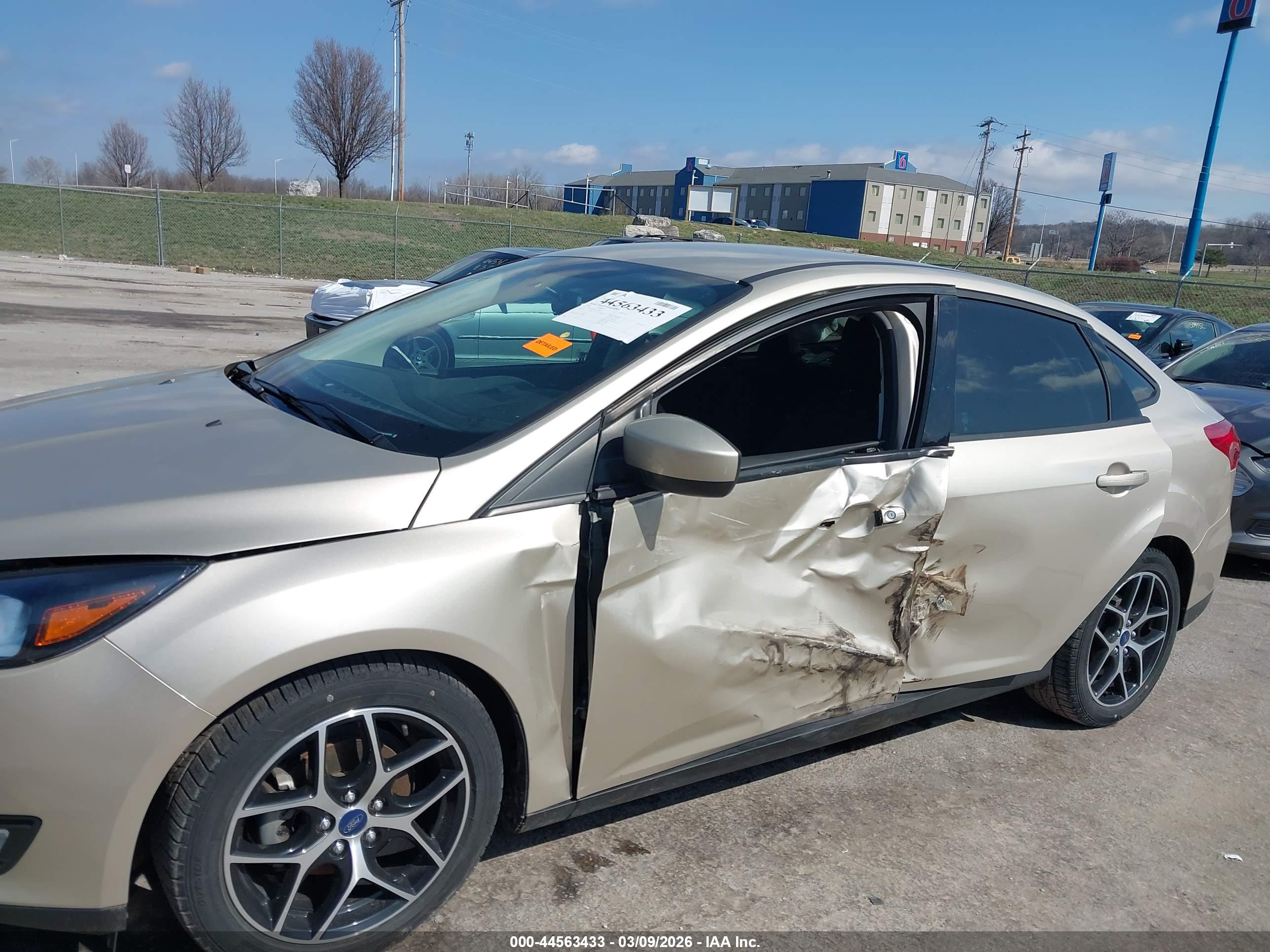 FORD FOCUS image 6